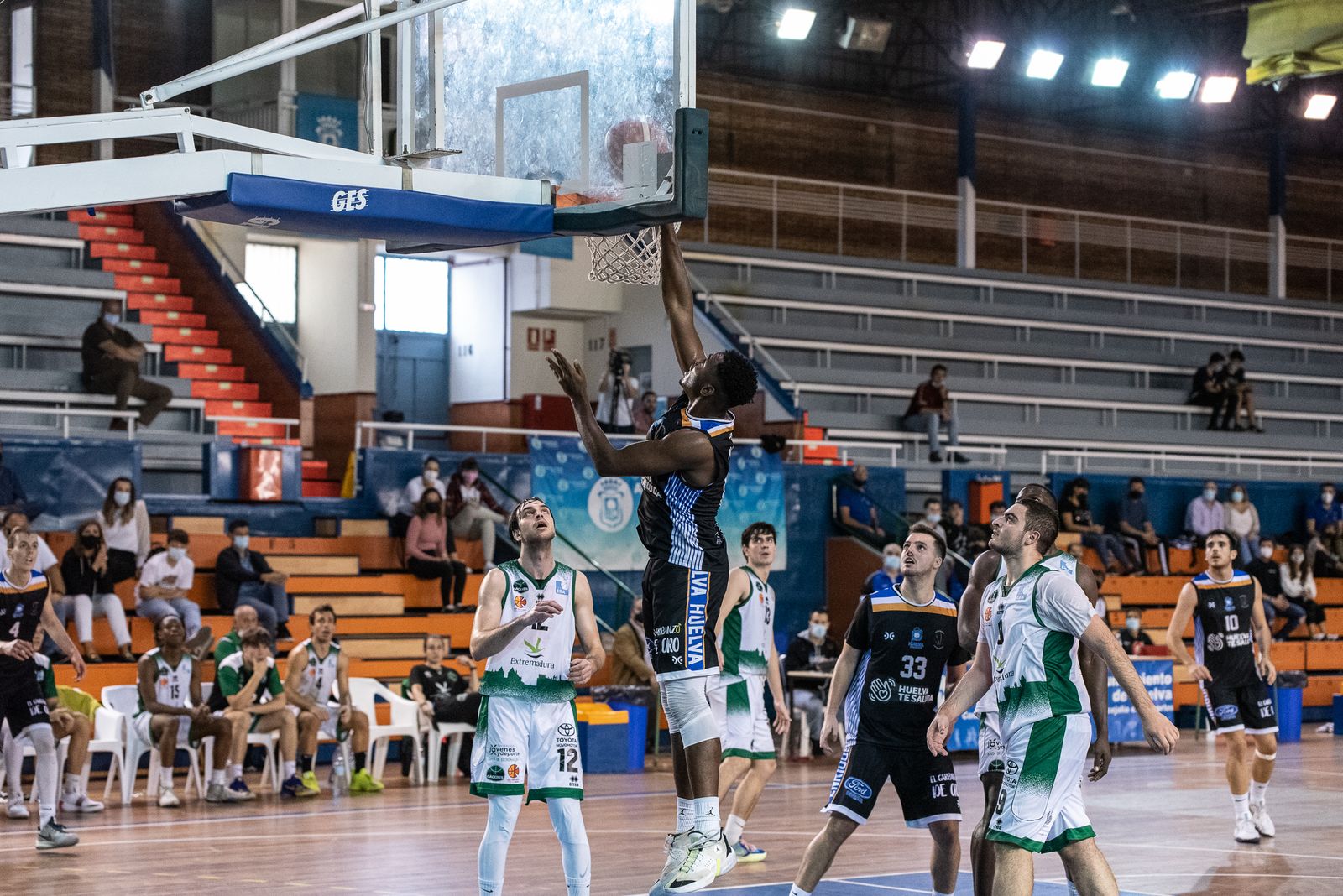 Baloncesto: Imágenes del Huelva Comercio - Extremadura