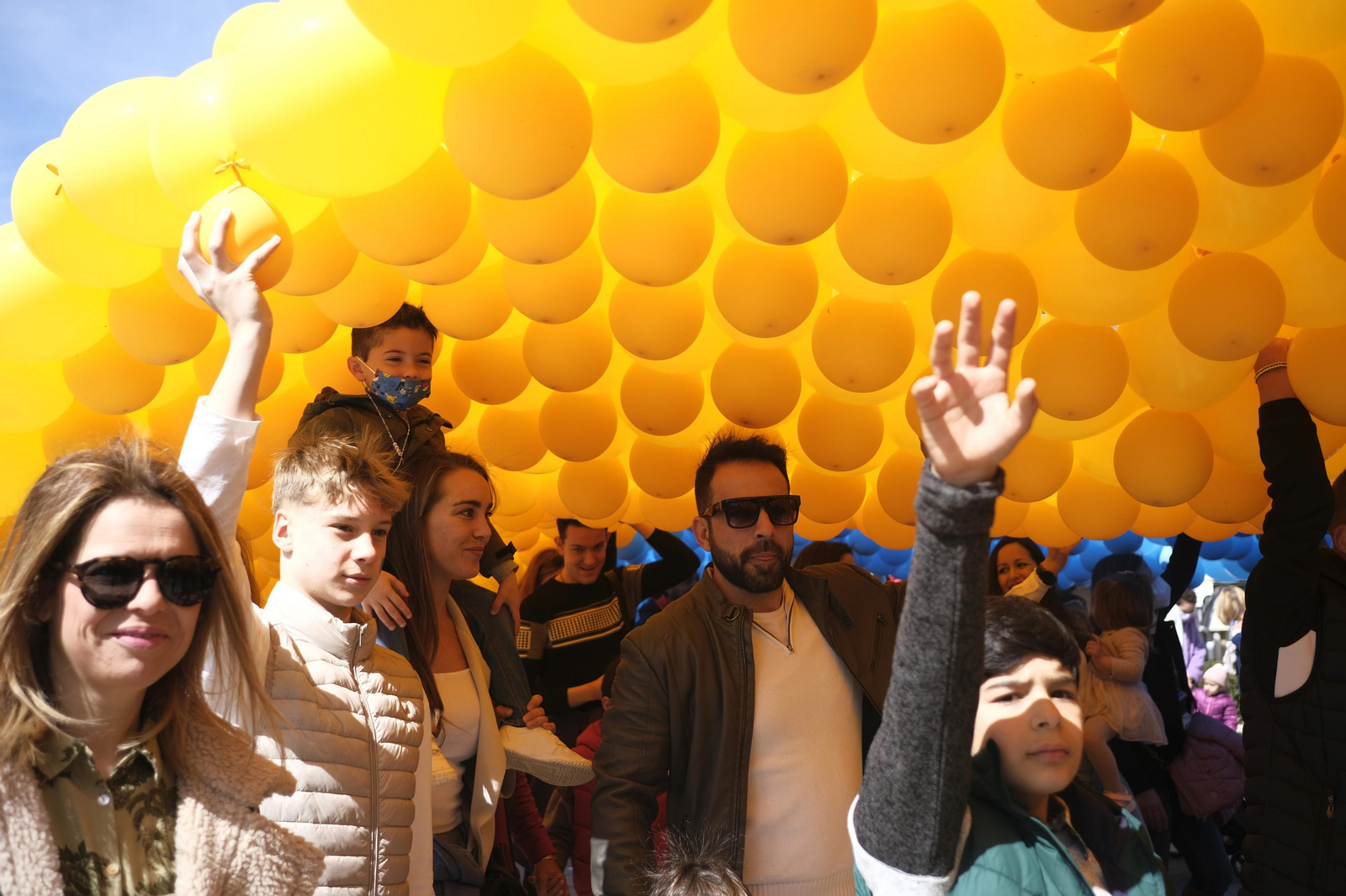 Así ha sido el acto solidario con más de 10.000 globos para formar la bandera de Ucrania en Córdoba