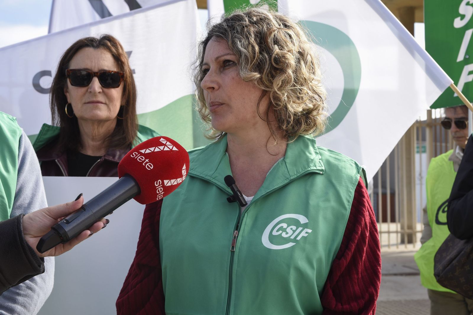 Las fotografías de la concentración de CSIF en La Línea por las mejoras laborales en la Agencia Pública de Puertos de Andalucía