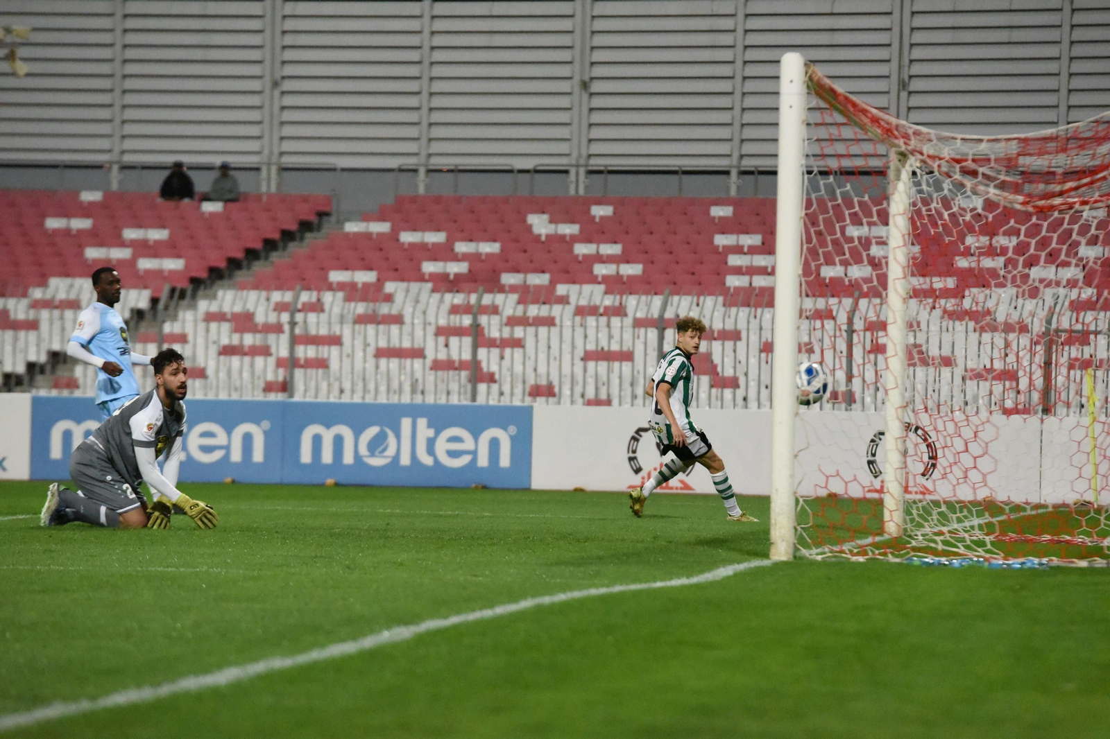Las imágenes del amistoso entre el Al Riffa y el Córdoba CF en Bahréin