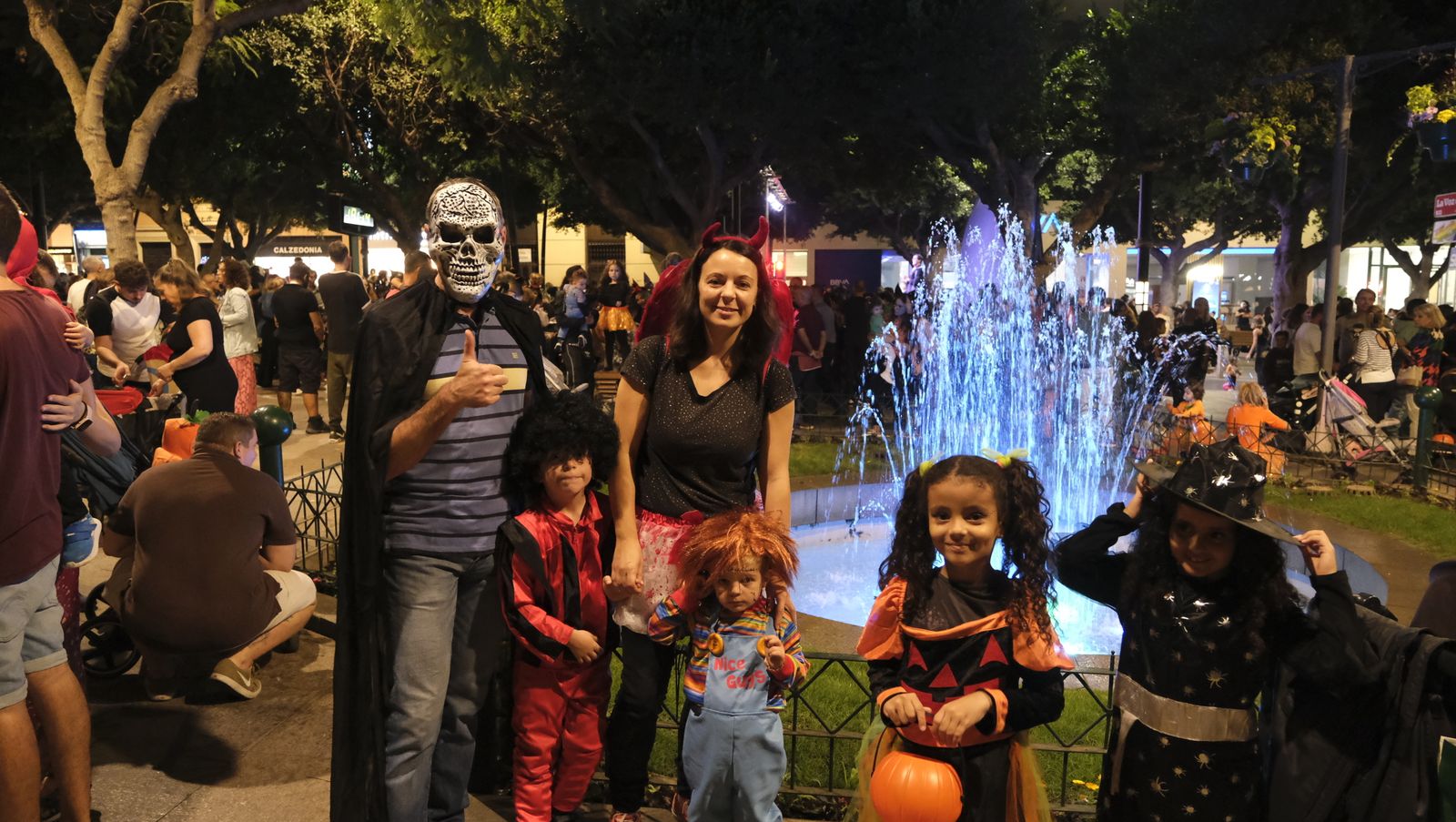Las imágenes de la Noche en Negro en Almería, Halloween.
