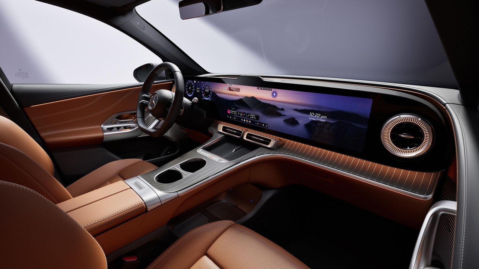 Entre las aportaciones más llamativas de este GLC está la configuración del salpicadero, con una pantalla que prácticamente ocupa el espacio de lado a lado.