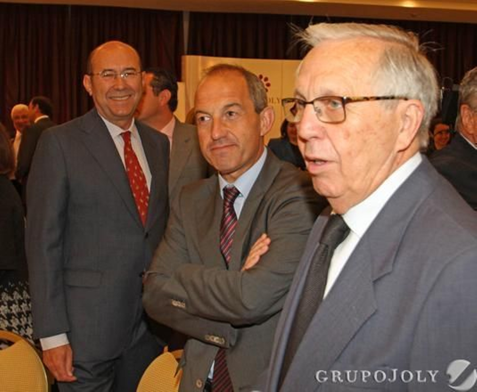 Los consejeros editoriales del Grupo Joly Francisco Ferraro y José Luis Ballester, con Javier Segovia, director general de Hidralia.

Foto: Juan Carlos Vázquez / Belén Vargas/ Manuel Gómez