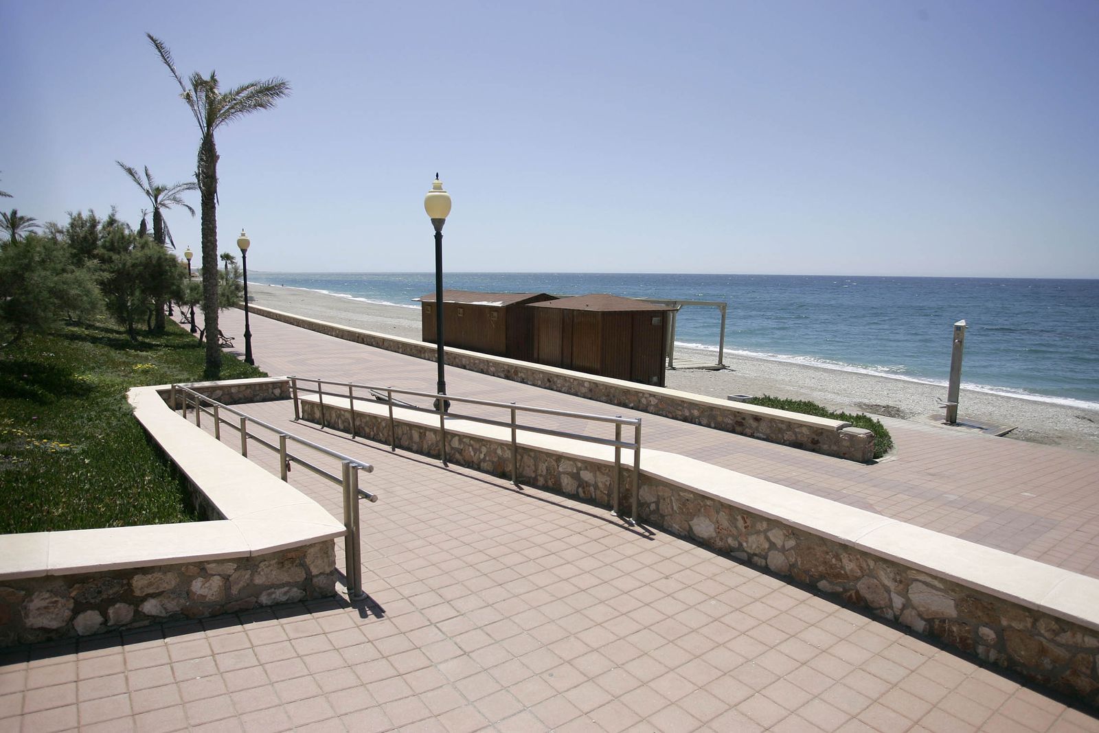 La playa de Balanegra lucirá por primera vez una bandera azul.