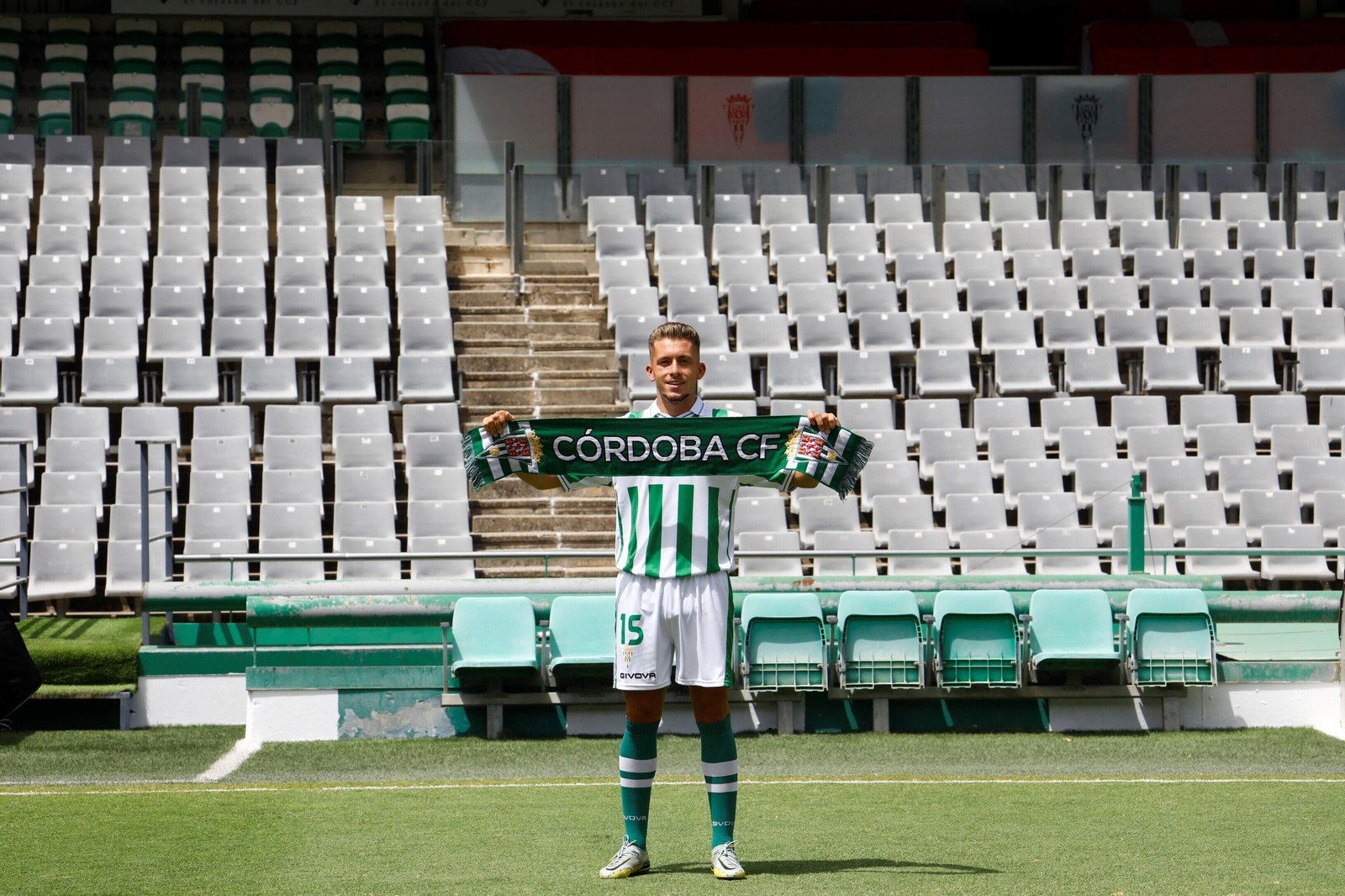 Las mejores fotos de la presentación de Isma Ruiz como jugador del Córdoba CF Las mejores fotos de la presentación de Isma Ruiz como jugador del Córdoba CF