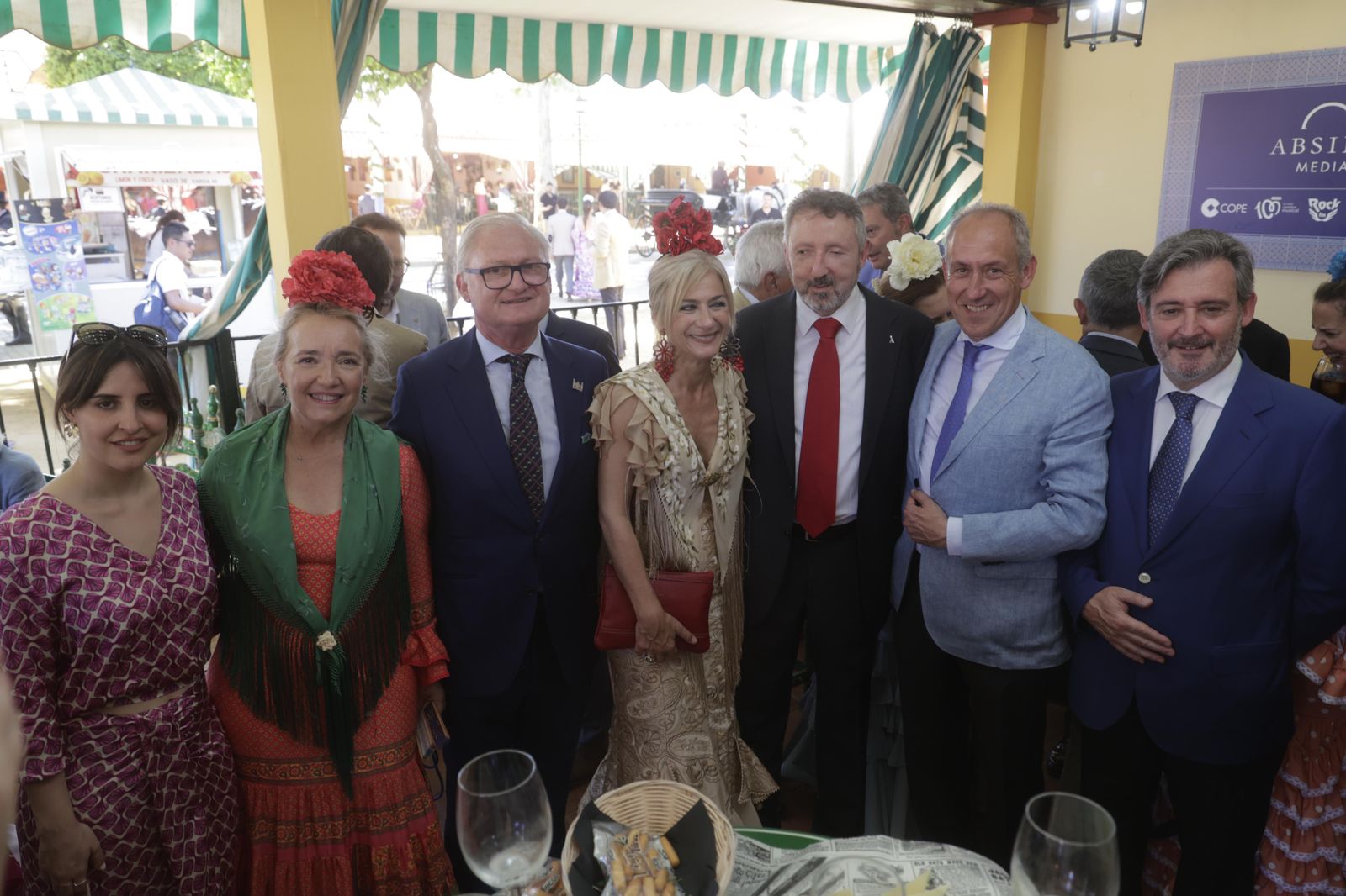 Fotos de la recepción en la caseta de la Cadena Cope en la Feria de Sevilla
