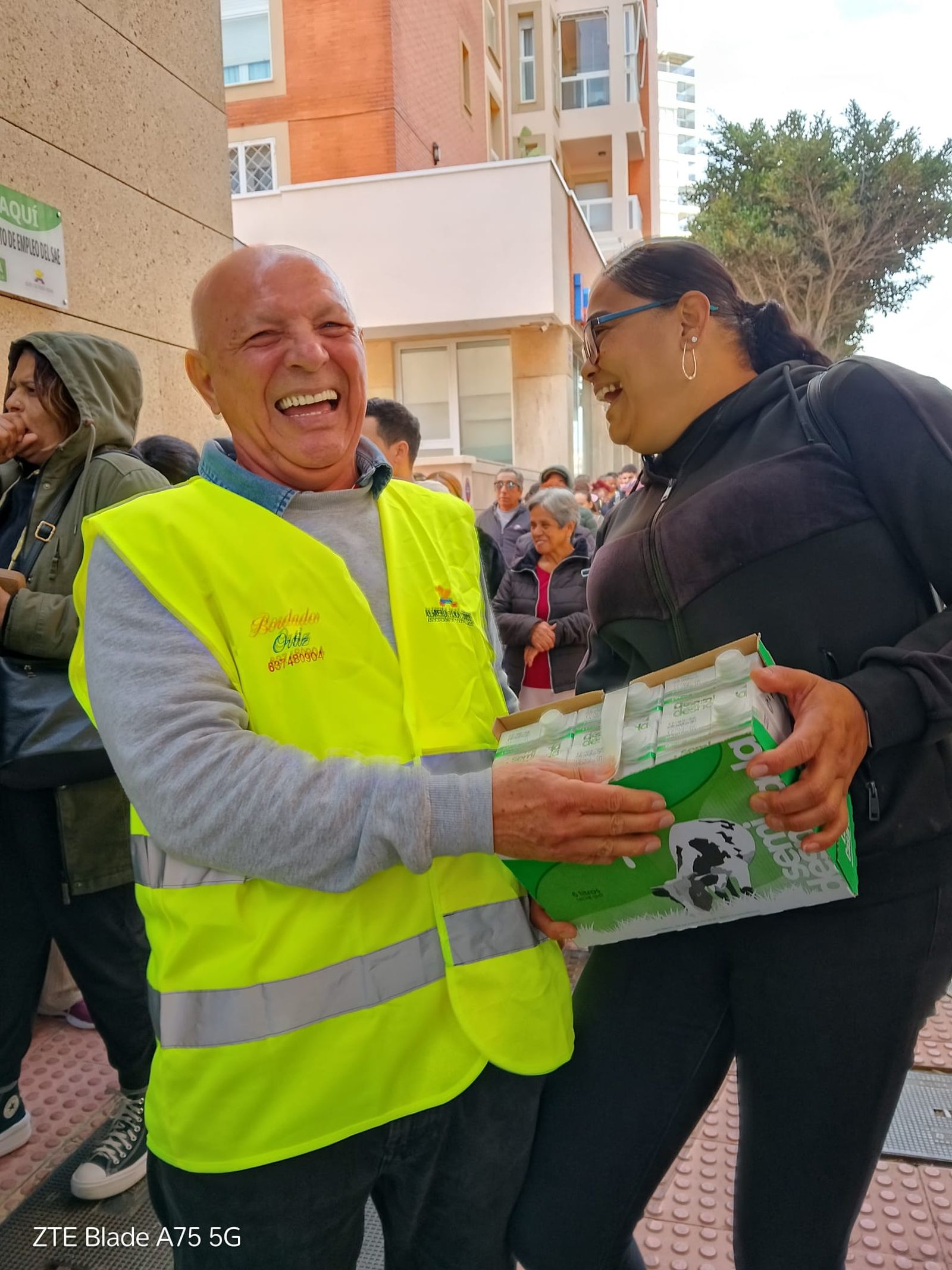 Esta asociación de colombianos de Almería celebra 20 años con 200 cestas de la compra a quienes más lo necesitan