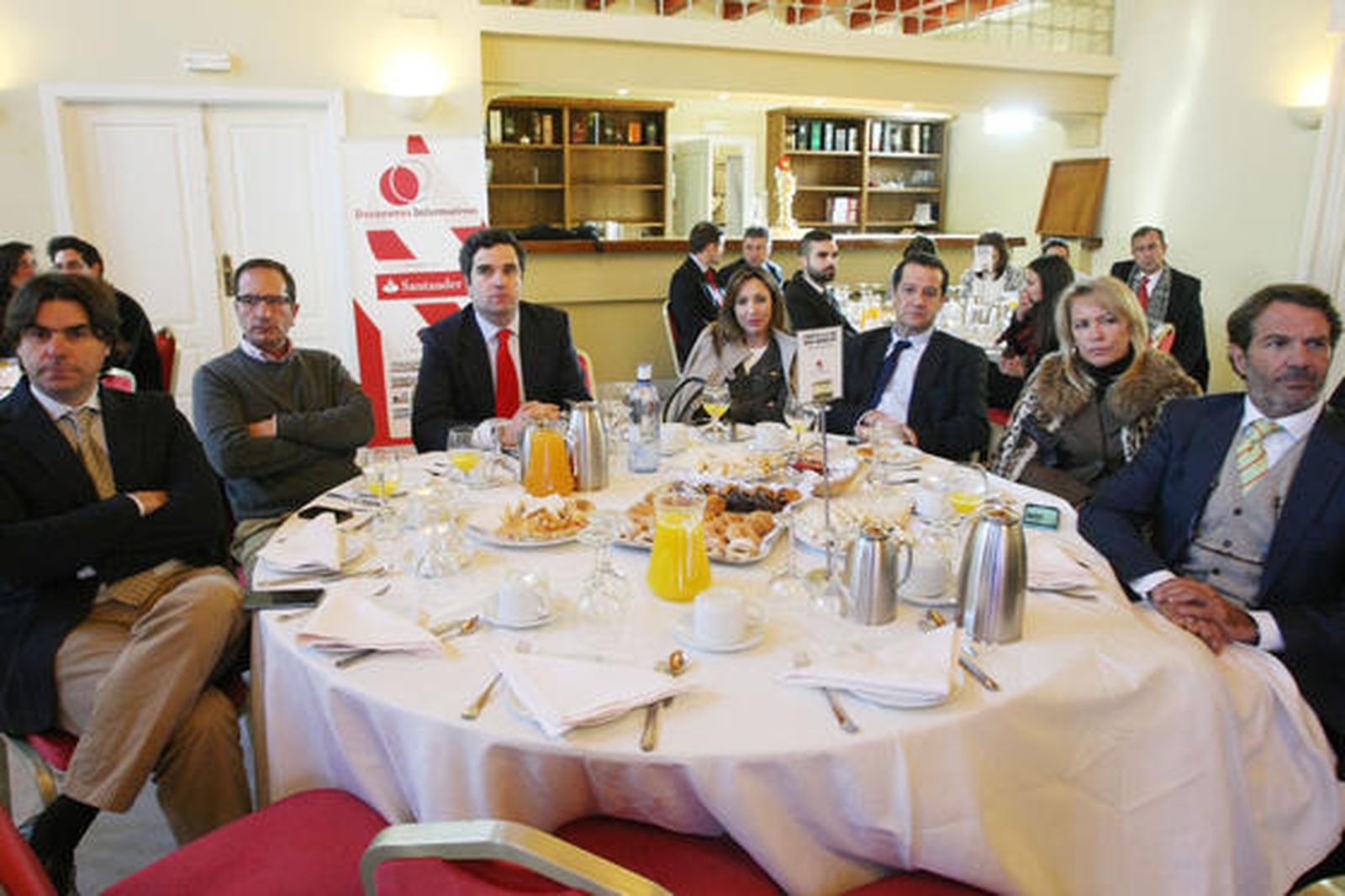 Juan Ferragut, Arnaldo Fernández, Javier del Valle, Rosa Robles, Antonio Belmonte, Pilar Bermúdez-De Castro, Santiago Antón.

Foto: Paco Guerrero