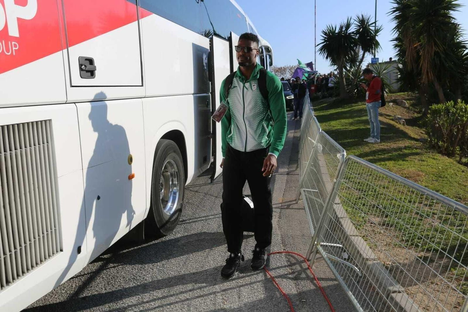 El recibimiento de la afición al Unicaja a su llegada al Martín Carpena para jugar la final de la Copa Del Rey
