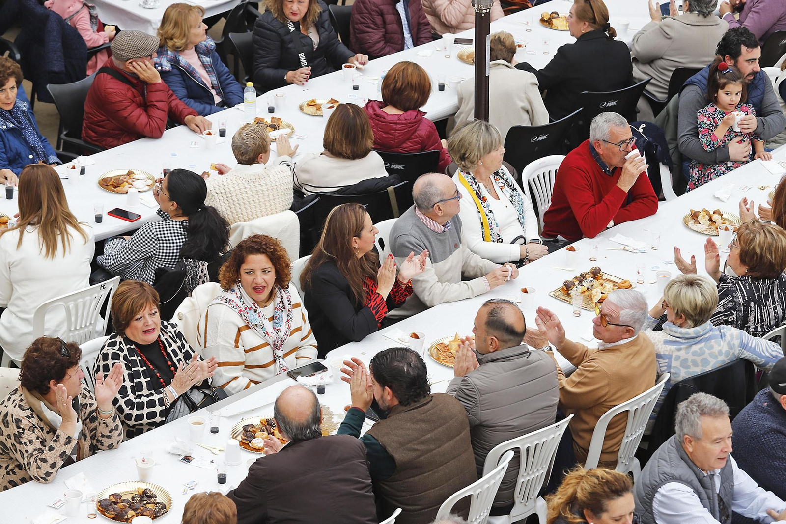 Imágenes de la zambomba en la Hermandad de Emigrantes