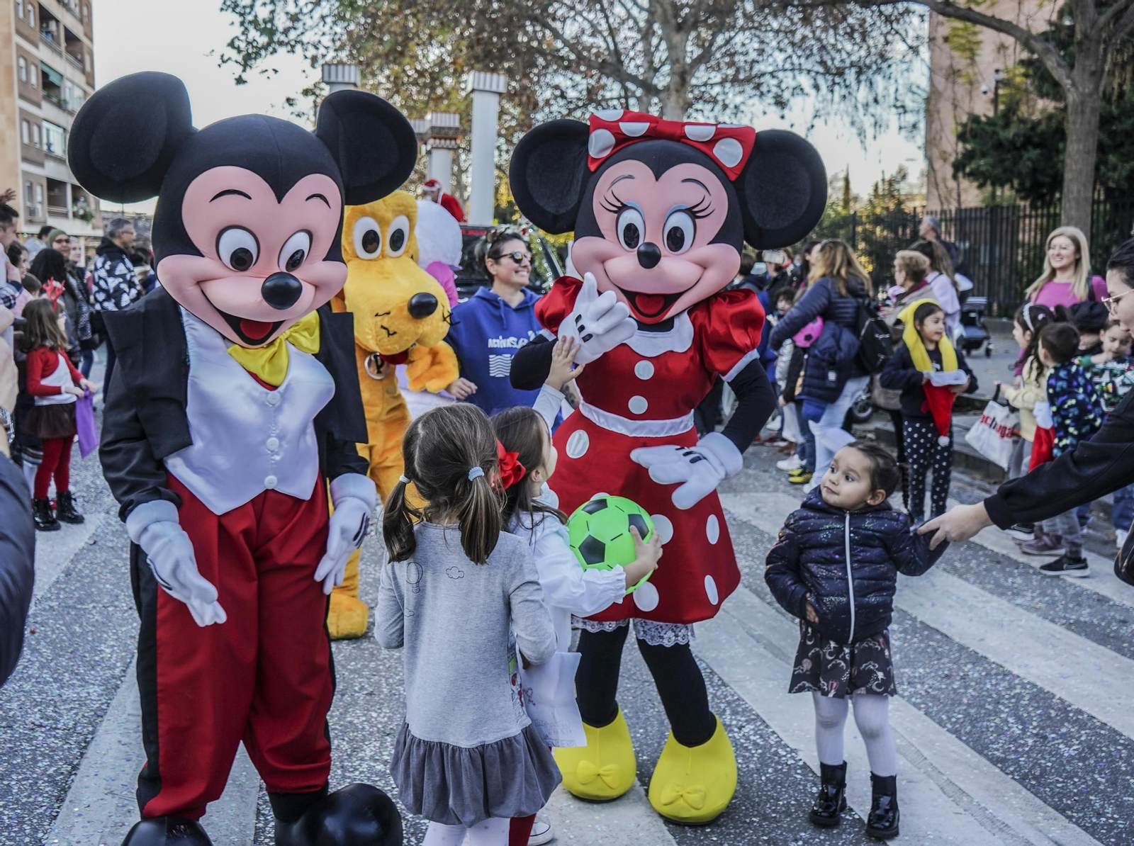 Así ha sido la cabalgata de Papá Noel en Granada