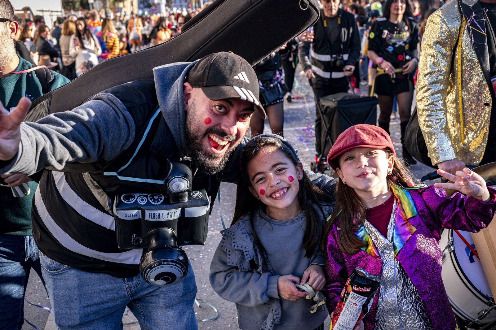 Las mejores imágenes de la Cabalgata del Humor del Carnaval de Cádiz 2026