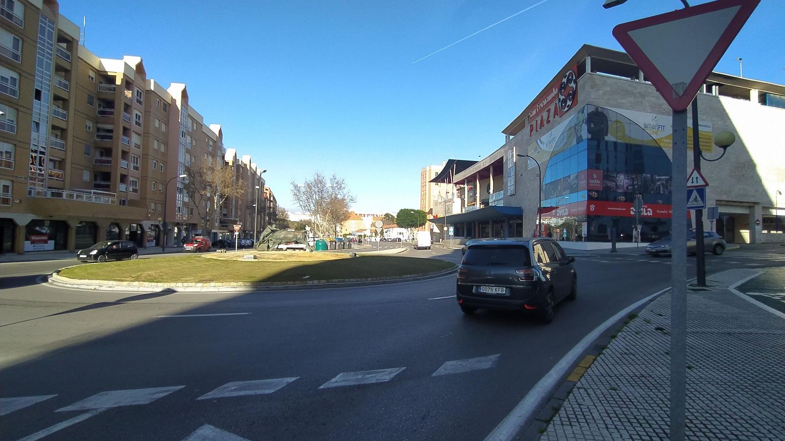 Rotonda de León Herrero, el punto que une los dos tramos de la avenida.