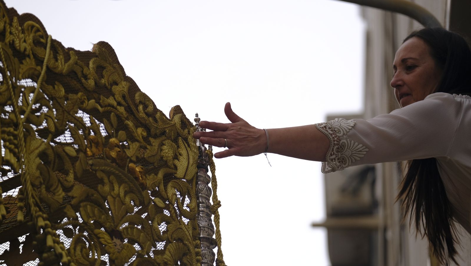 La Procesión de Los Ángeles de sobrepuso a la lluvia, en imágenes