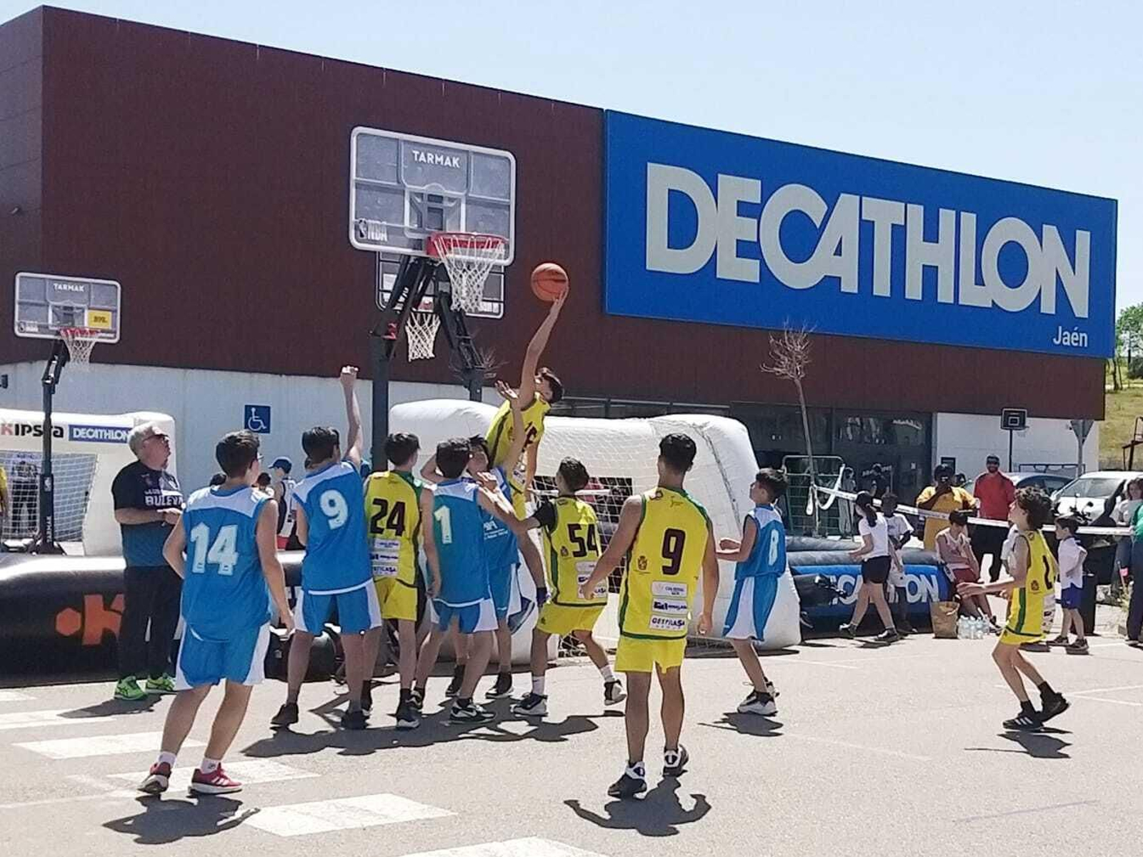 En imágenes: basket solidario de la mano del CD Bulevar en favor de ALES