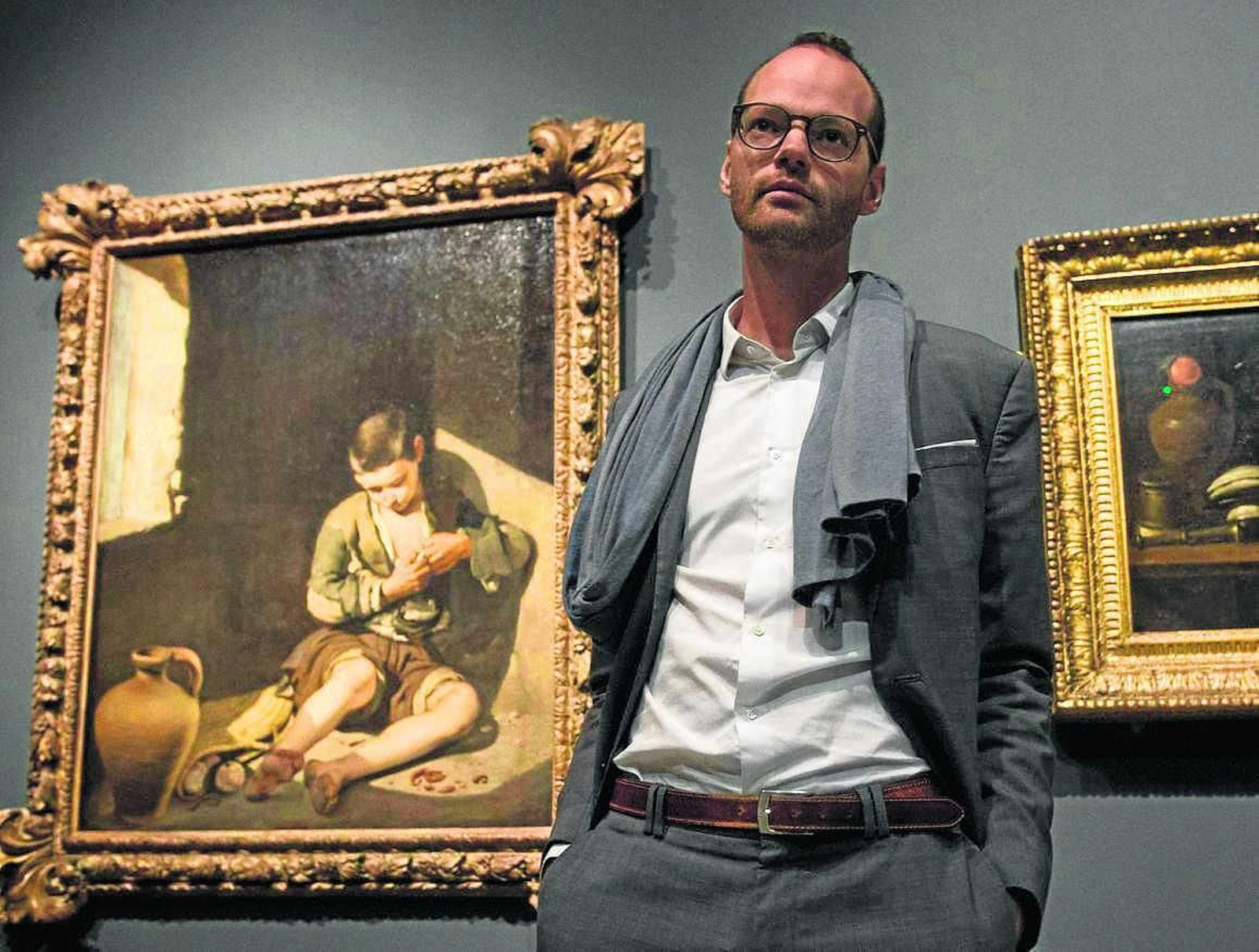 Guillaume Kientz (Estrasburgo, 1980), ante 'El joven mendigo' del Louvre.