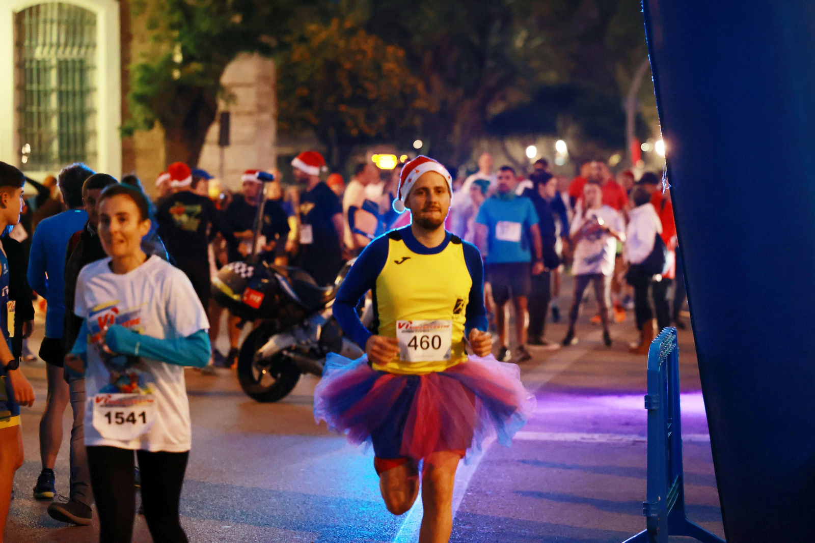 San Silvestre en Cádiz 2023: Las mejores y navideñas imágenes de la carrera