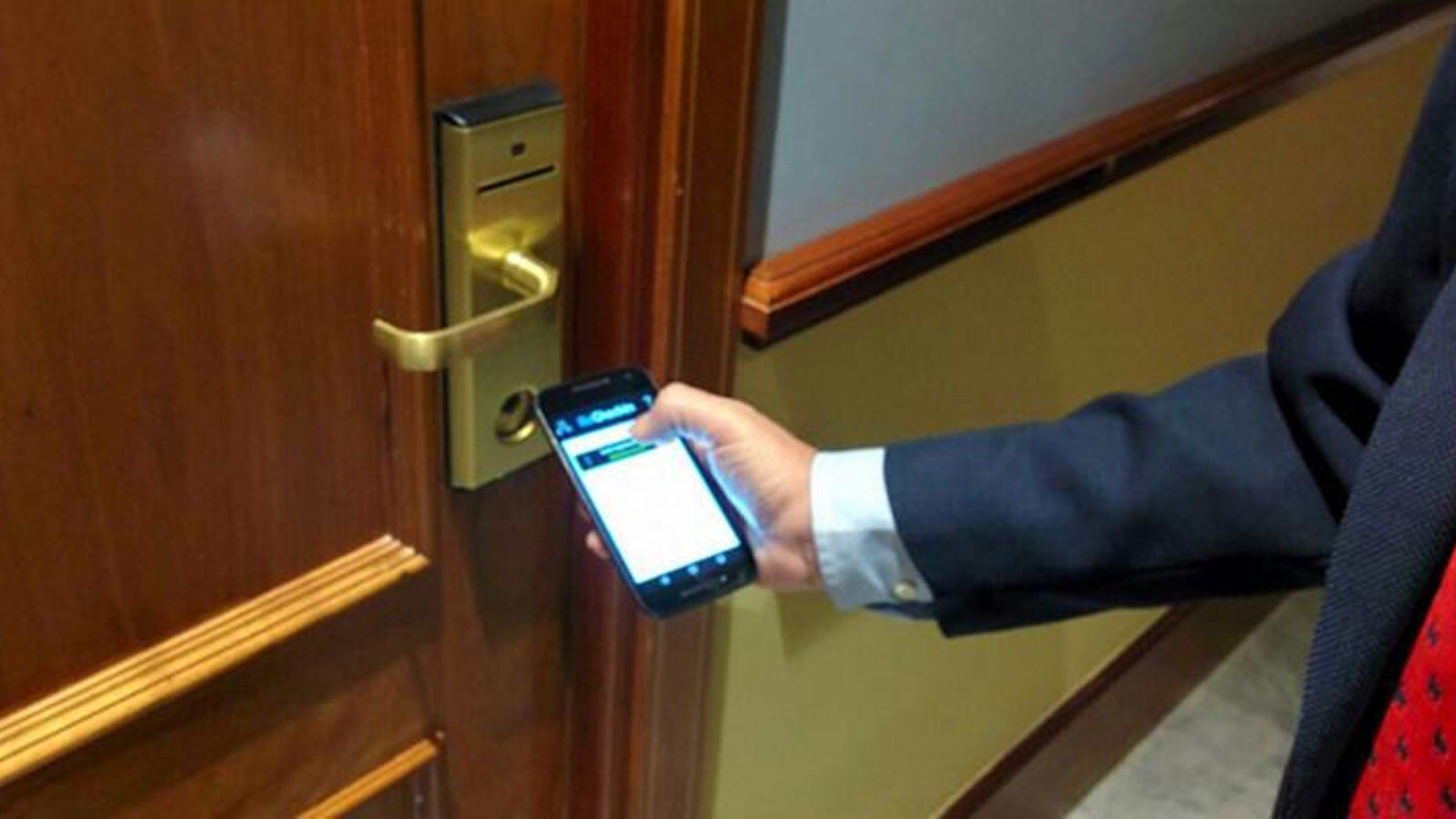 Apertura de una puerta con Becheckin