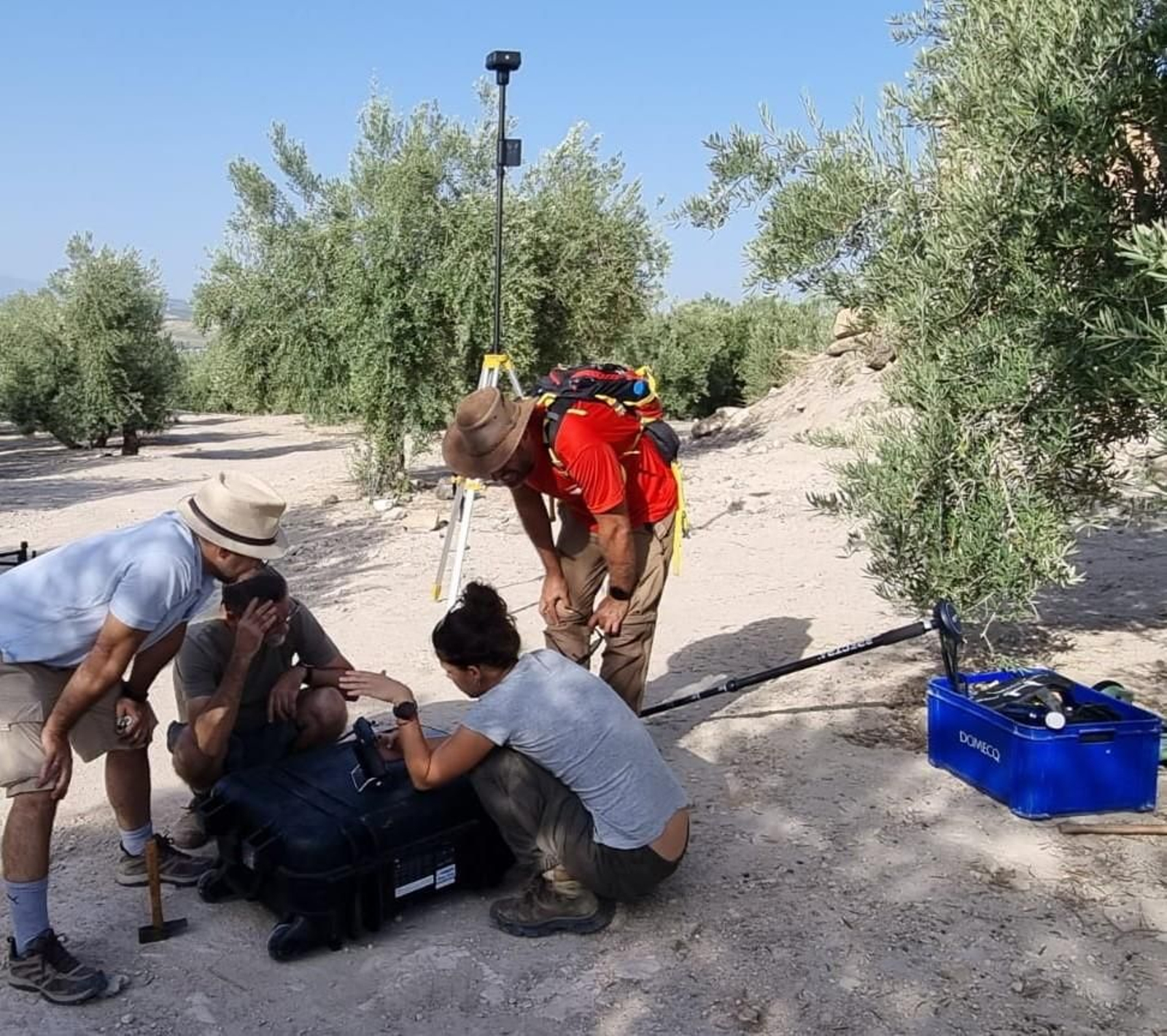 Equipo de investigación en el Cerro del Horcado durante el año 2023.