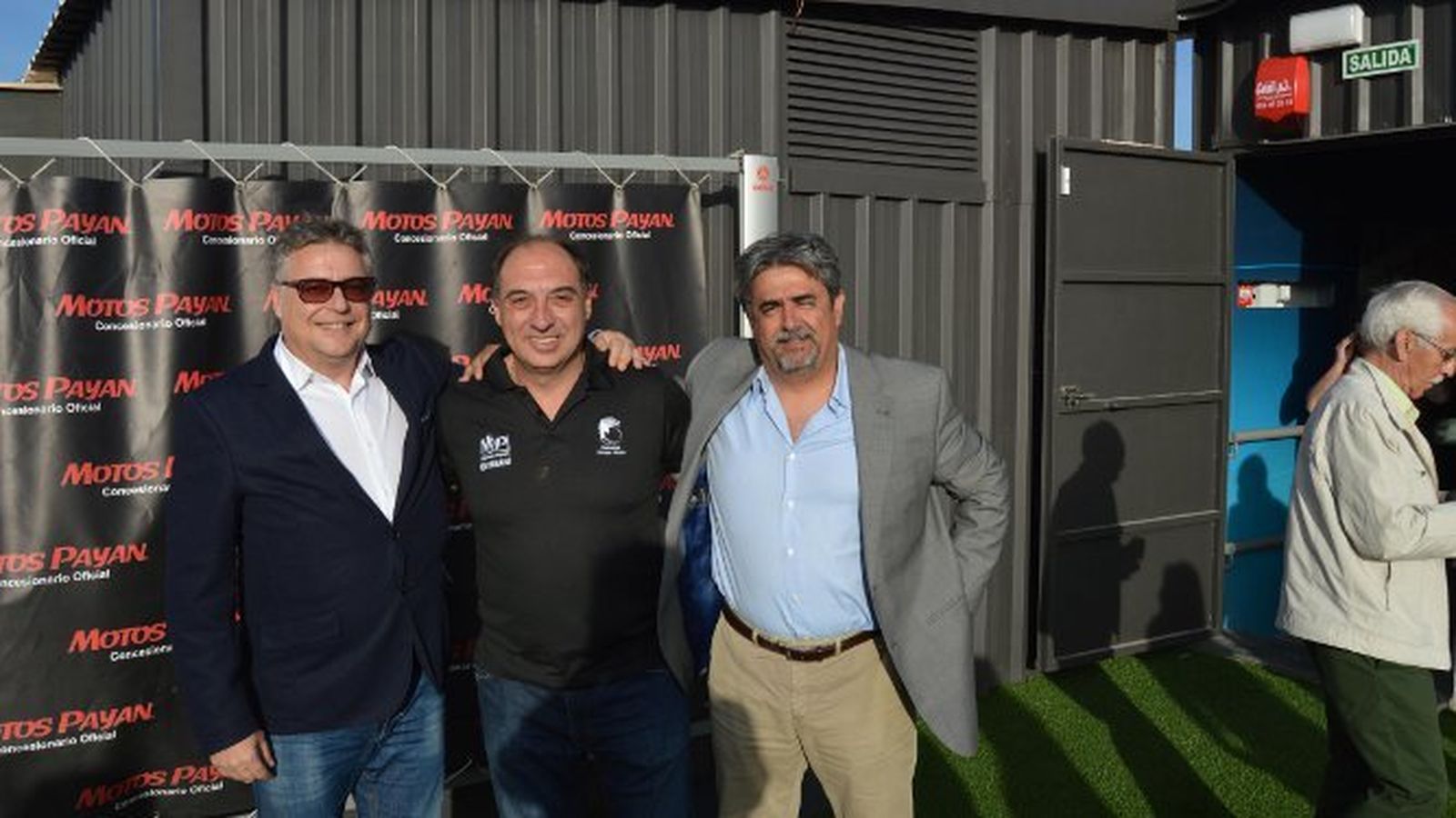 Kike Payán  con Javier Mercadal y  Víctor González, que coincidieron en el evento.