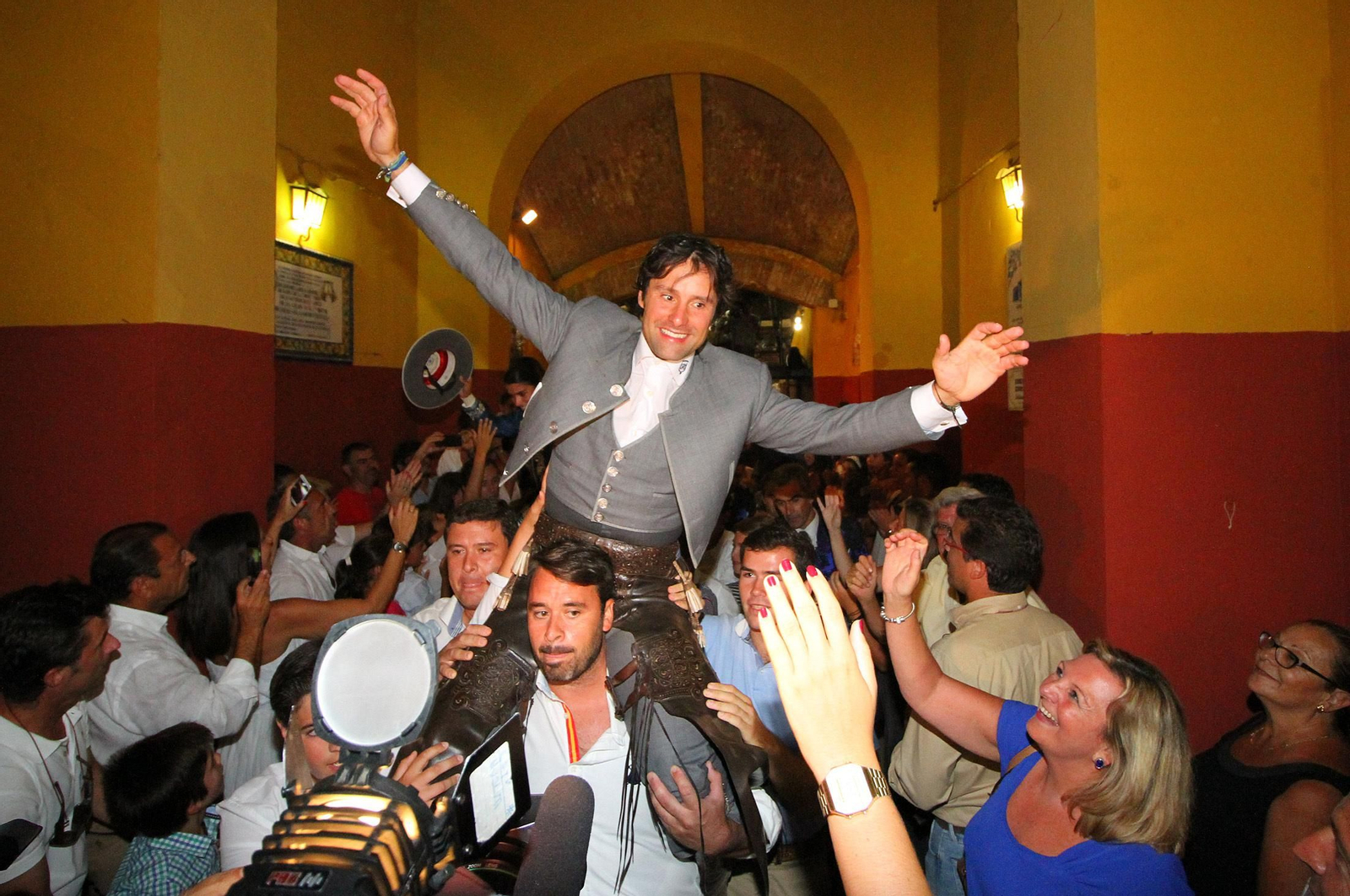 Imágenes de la corrida de rejones de Pablo Hermoso de Mendoza, Andrés Romero y Lea Vicens.