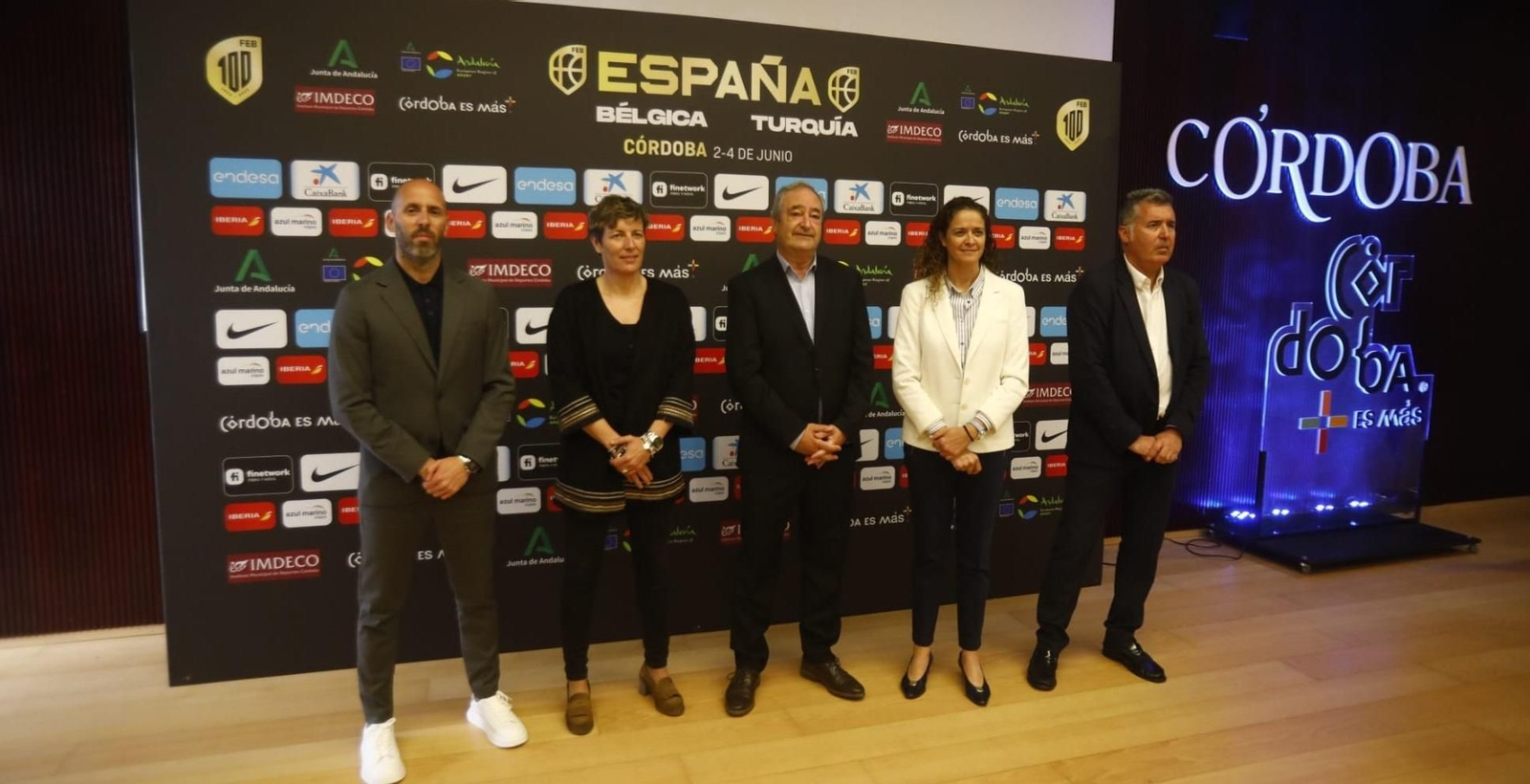 Las autoridades, durante la presentación del torneo.