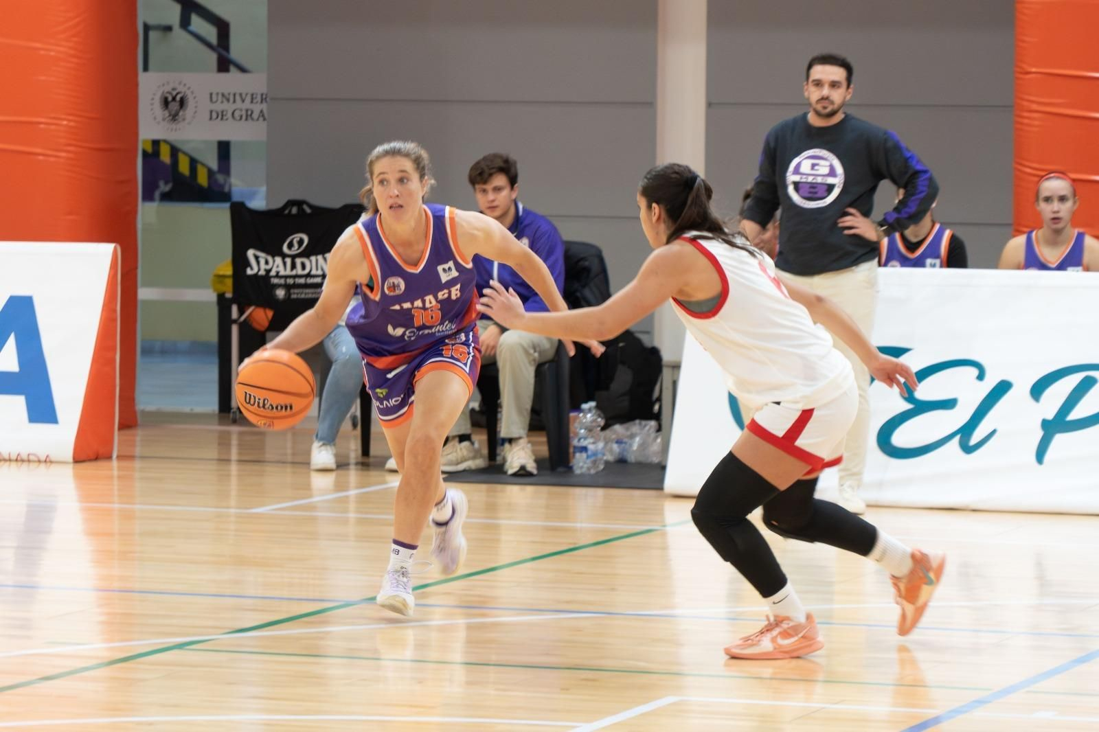 Un ataque del Plantel GmasB en el partido de este sábado en Fuentenueva