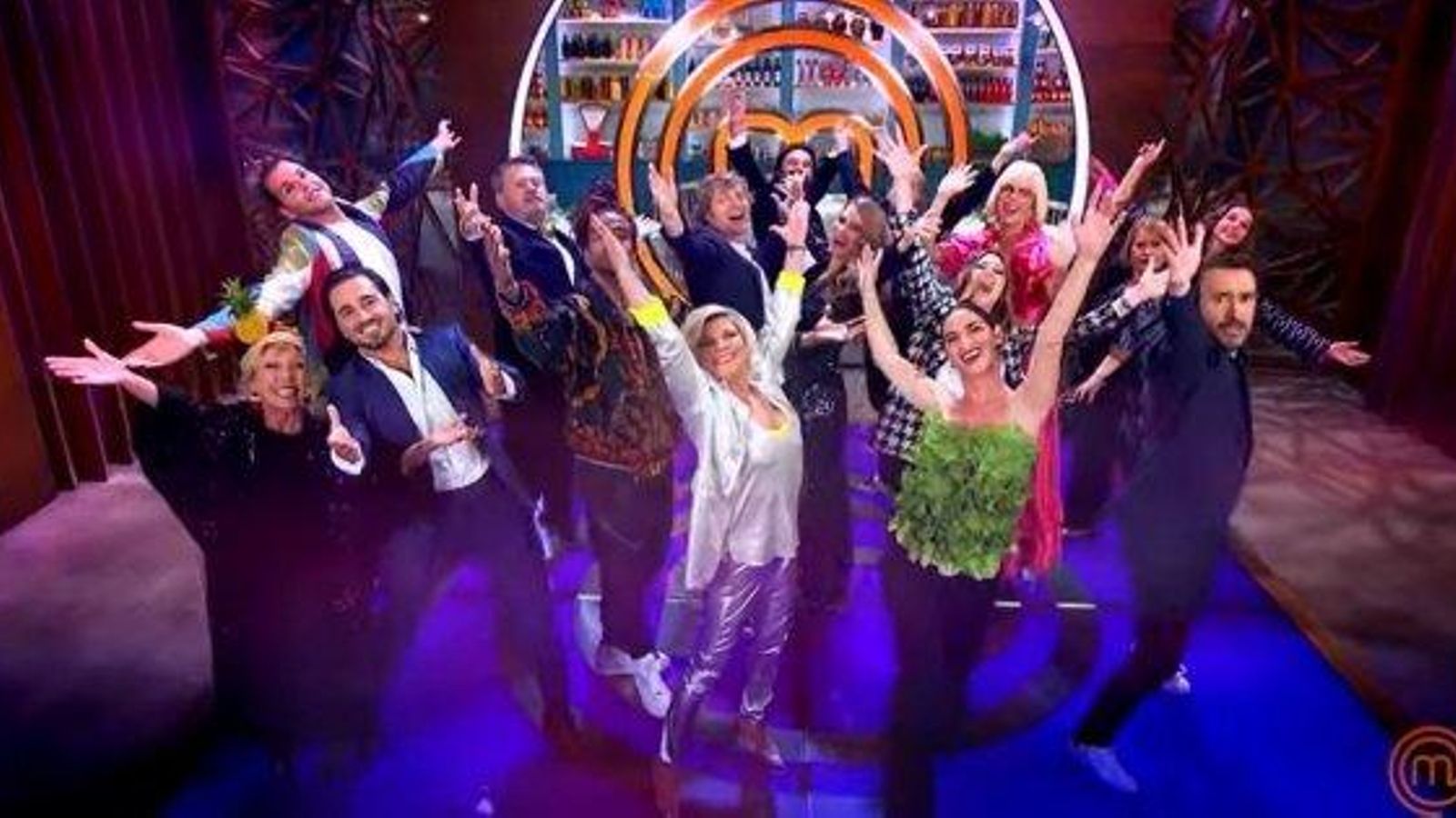Concursantes en la introducción del programa.