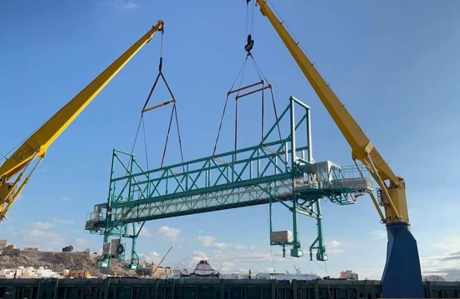 Montaje de la pasarela portuaria de Puerto Rico