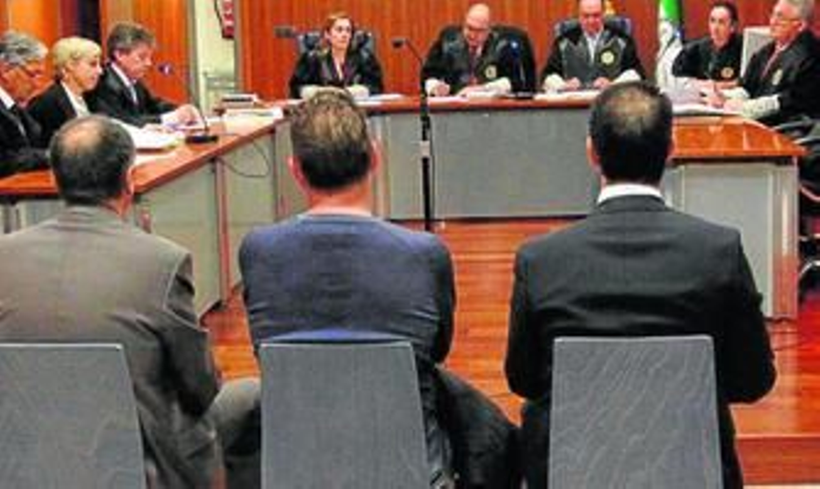 Los dos mandos de la Udyco acusados y, en el centro, el confidente también imputado en la causa.