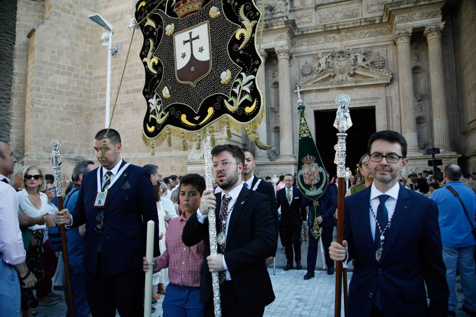 Imágenes de la procesión del Corpus Christi en Almería: así han sido la misa y la posterior marcha por la capital