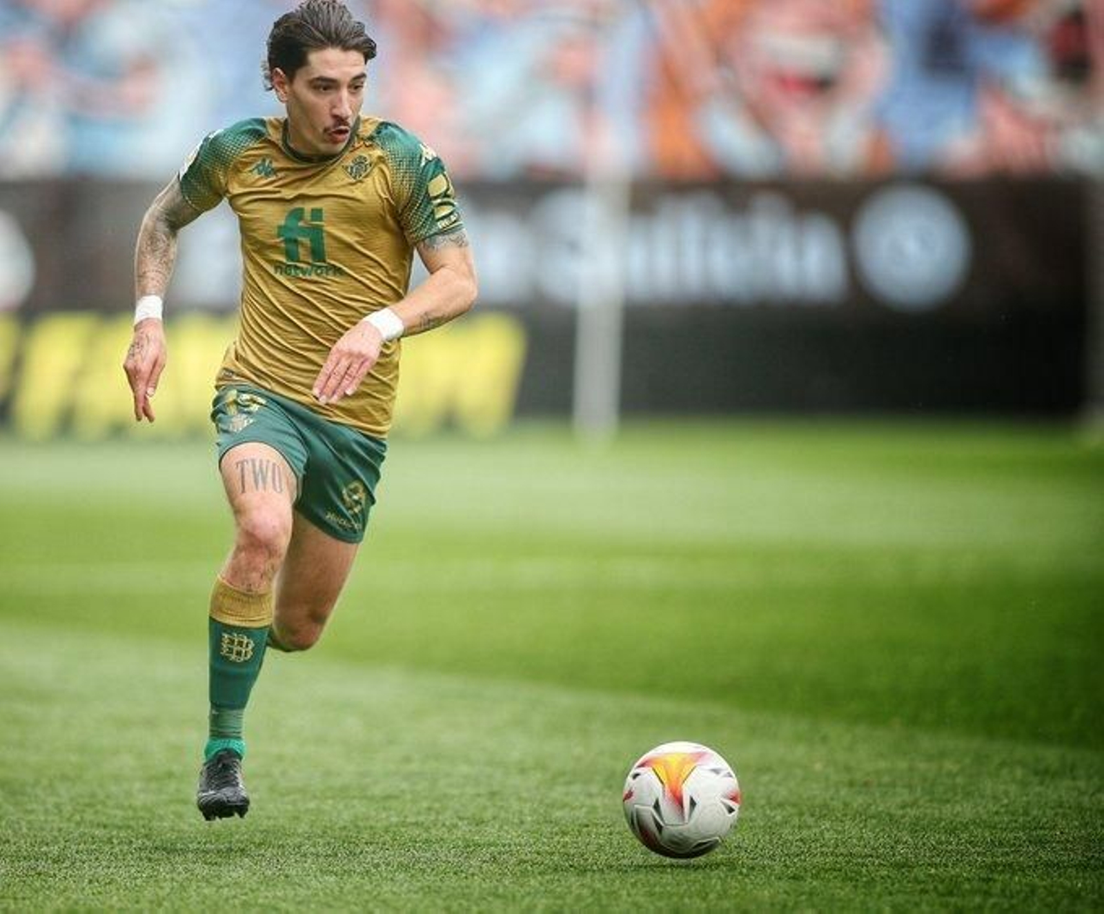 Bellerín, en un lance del partido en Vigo.