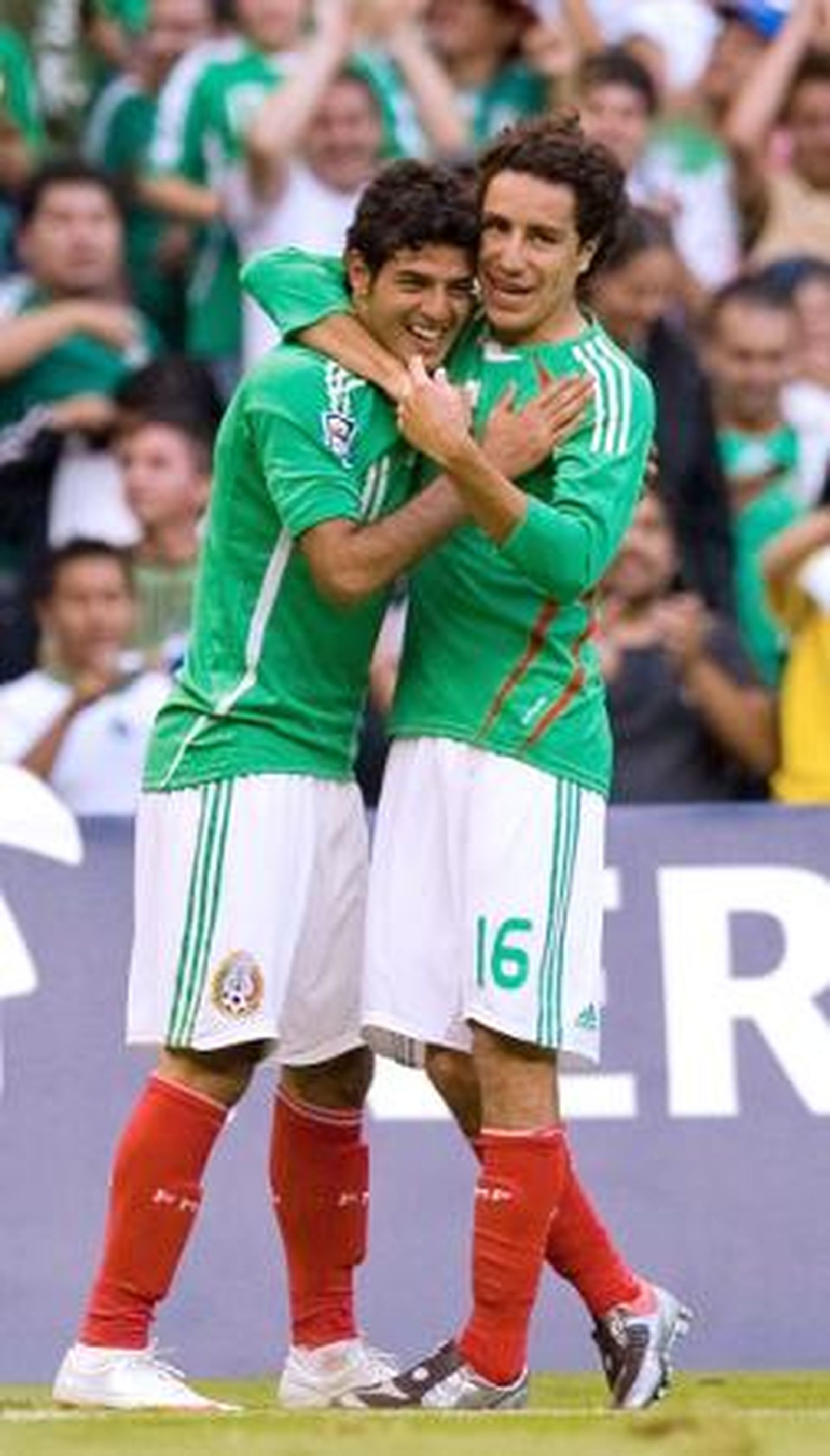 Los mexicanos Vela y Juárez, suspendidos por organizar una fiesta con prostitutas