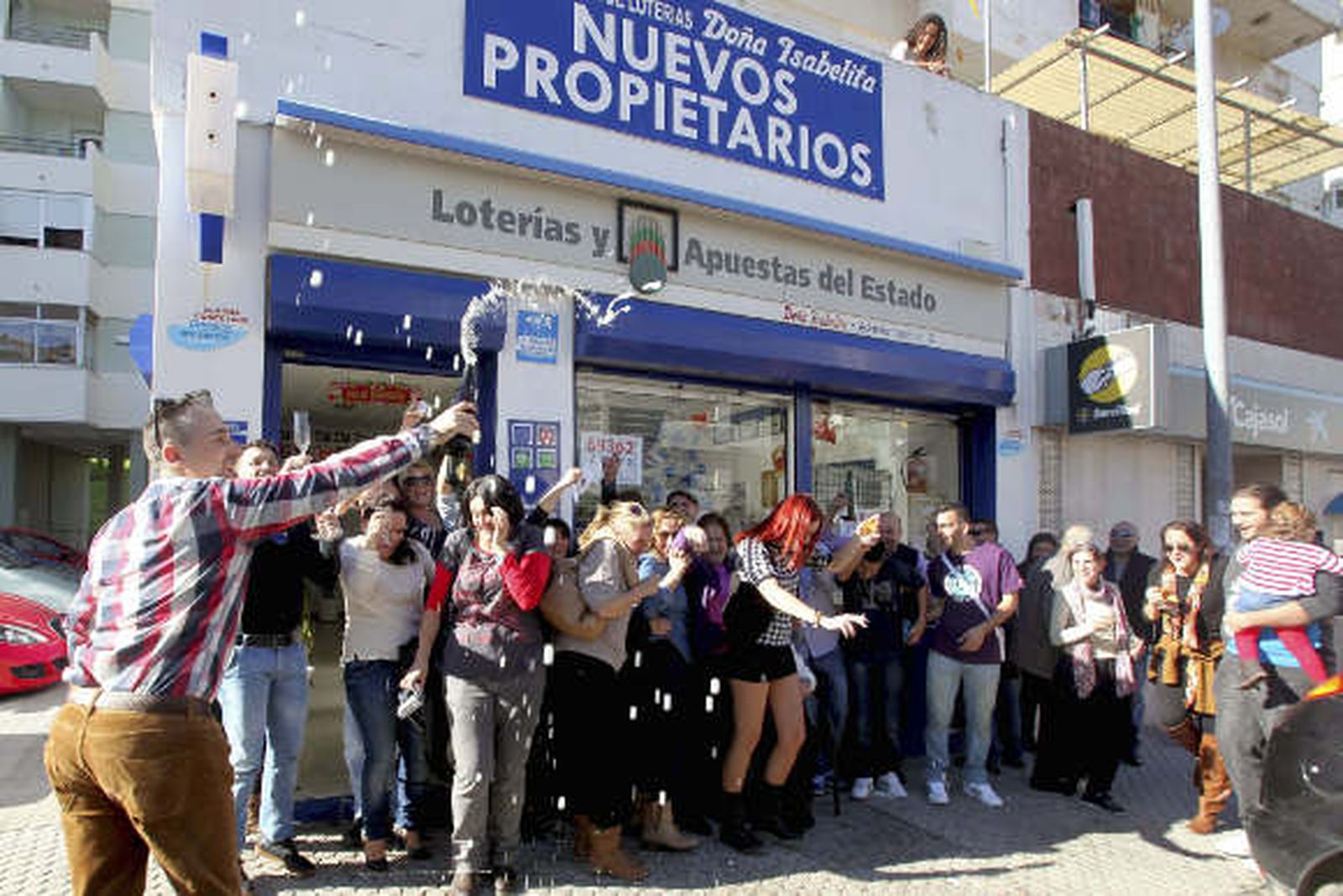 El 69.362, agraciado con el segundo premio de El Niño, recorre casi toda Andalucía