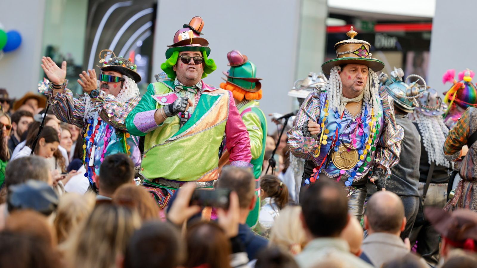 Así vive Cádiz su primer sábado de Carnaval 2025: búscate entre las imágenes del día en la calle