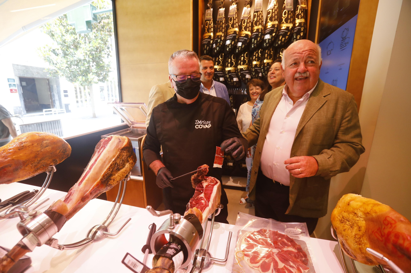 La inauguración de D'Tapas, de Covap, en Córdoba, en imágenes