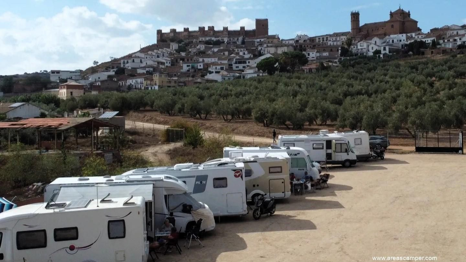 Área de autocaravanas en Baños de la Encina.