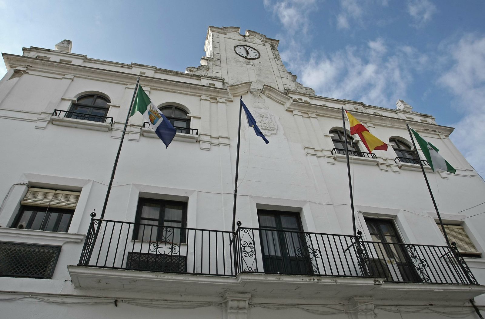 El Ayuntamiento de Jimena de la Frontera.