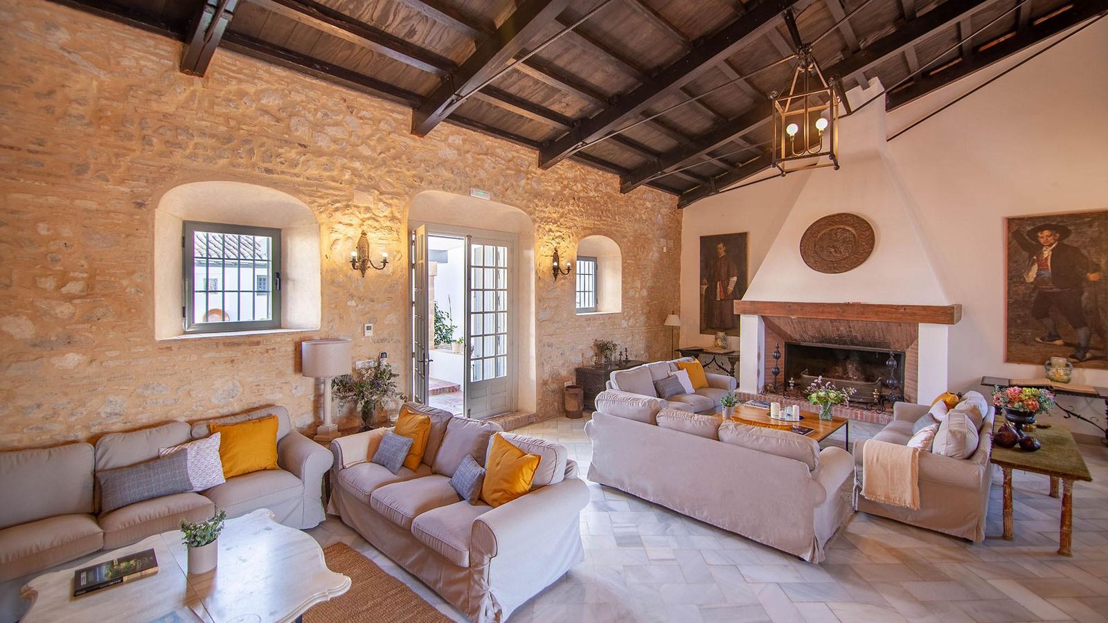 Interior de Casa Romanito. Interior de Casa Romanito.