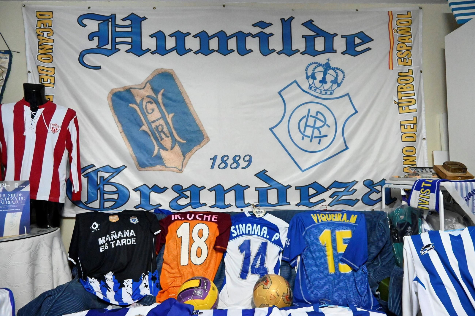 La colección de camisetas del Recreativo de Huelva de Edu Calero, en imágenes