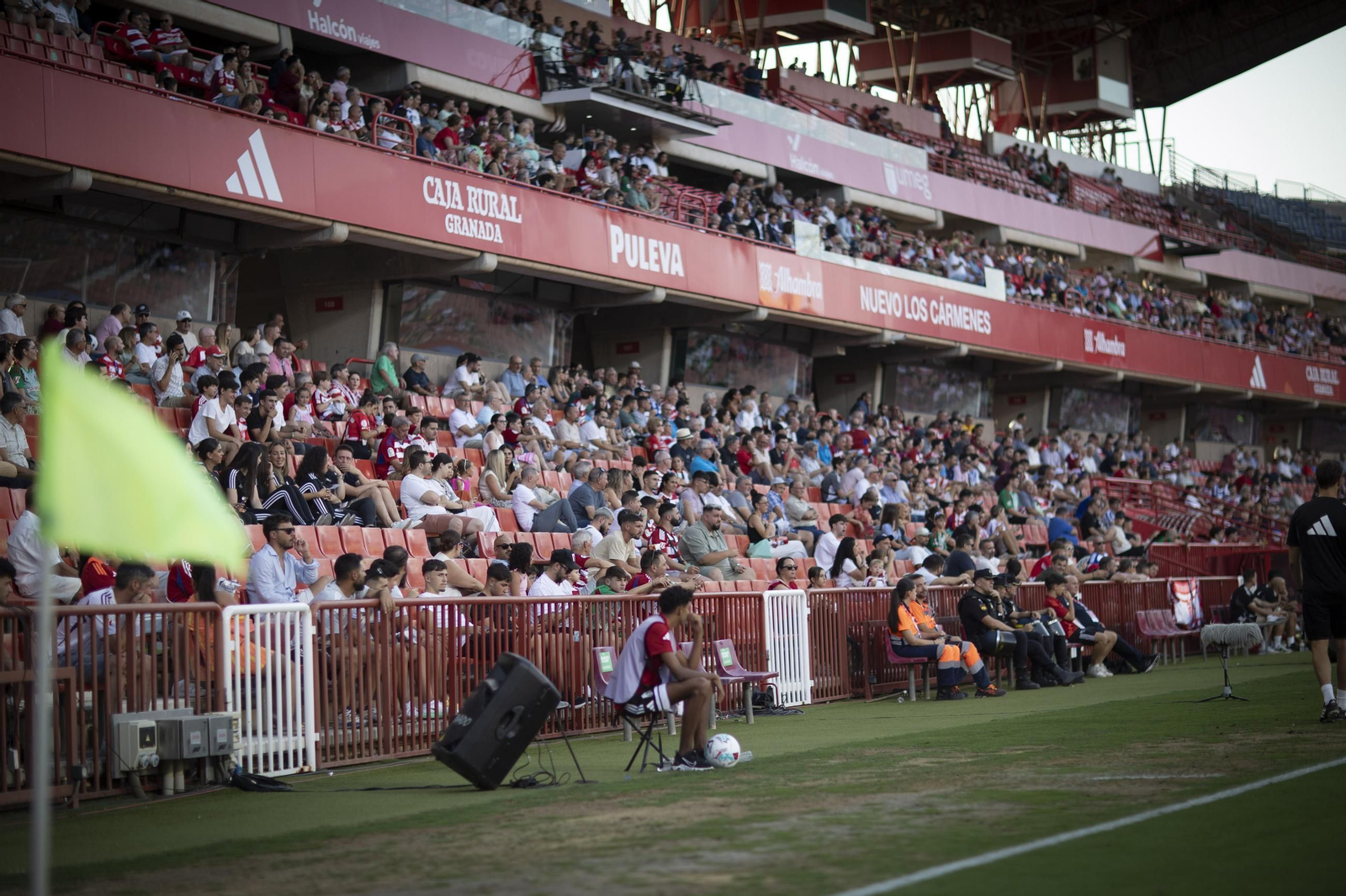 Aspecto de la grada de tribuna en el partido ante el Al Ain