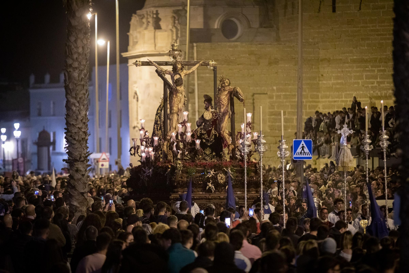 Las imágenes de la cofradía del Perdón en la Semana Santa de Cádiz 2022
