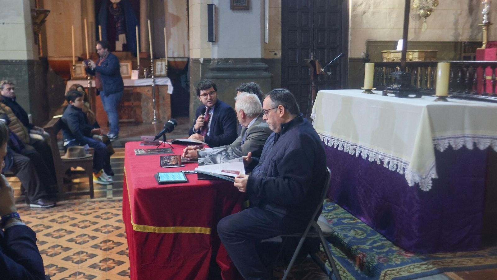 Fotogalería: Presentación de la revista Gólgota Cuaresma 2025