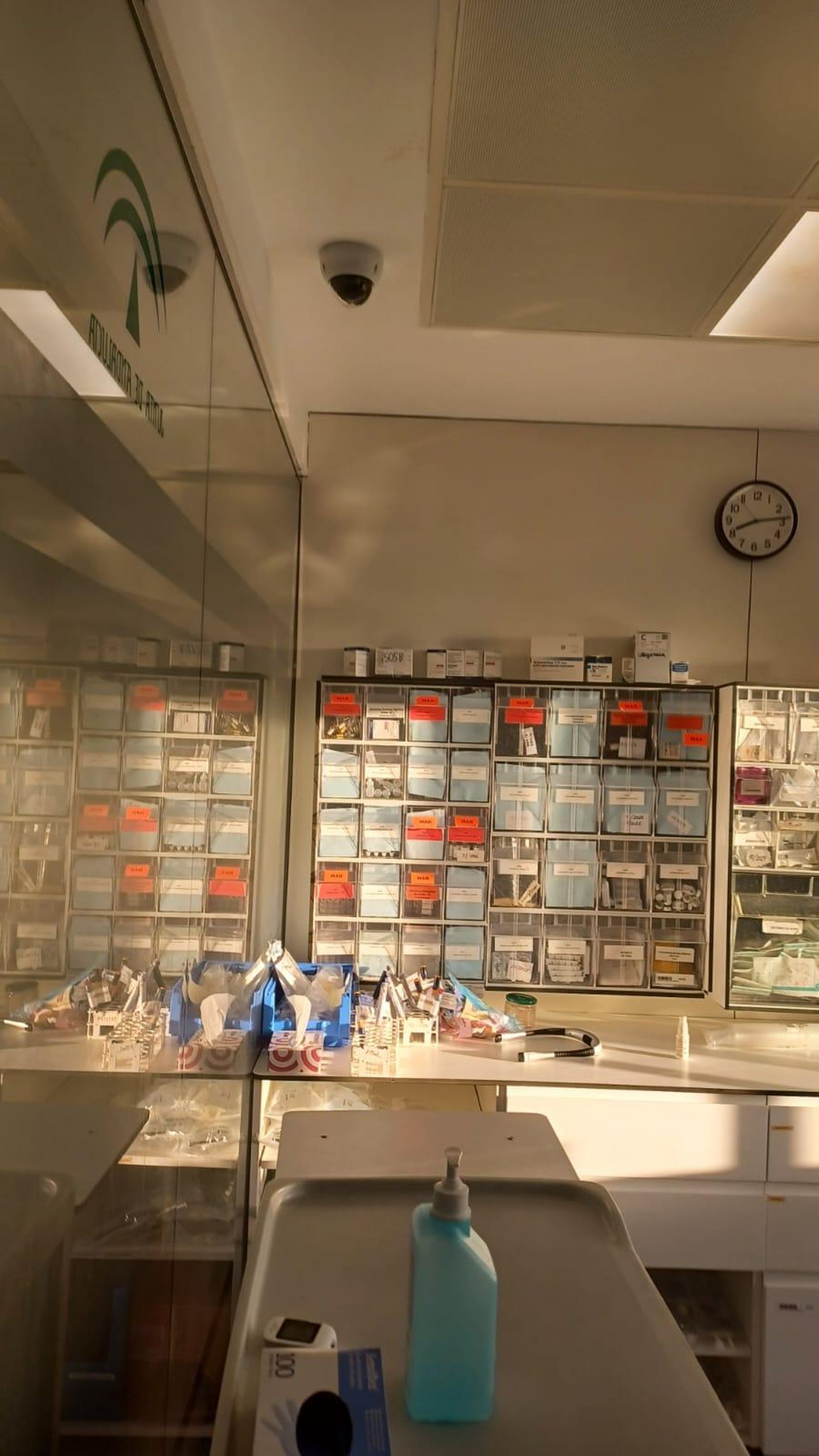 Los profesionales se encontraron este lunes con las cámaras instaladas.