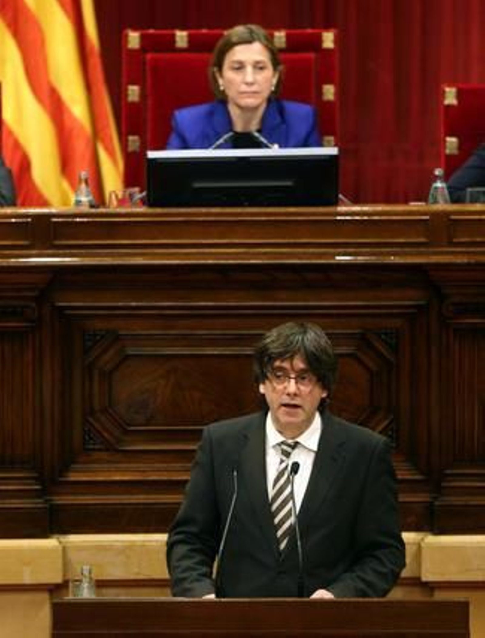 Puigdemont se compromete a aplicar la declaración independentista