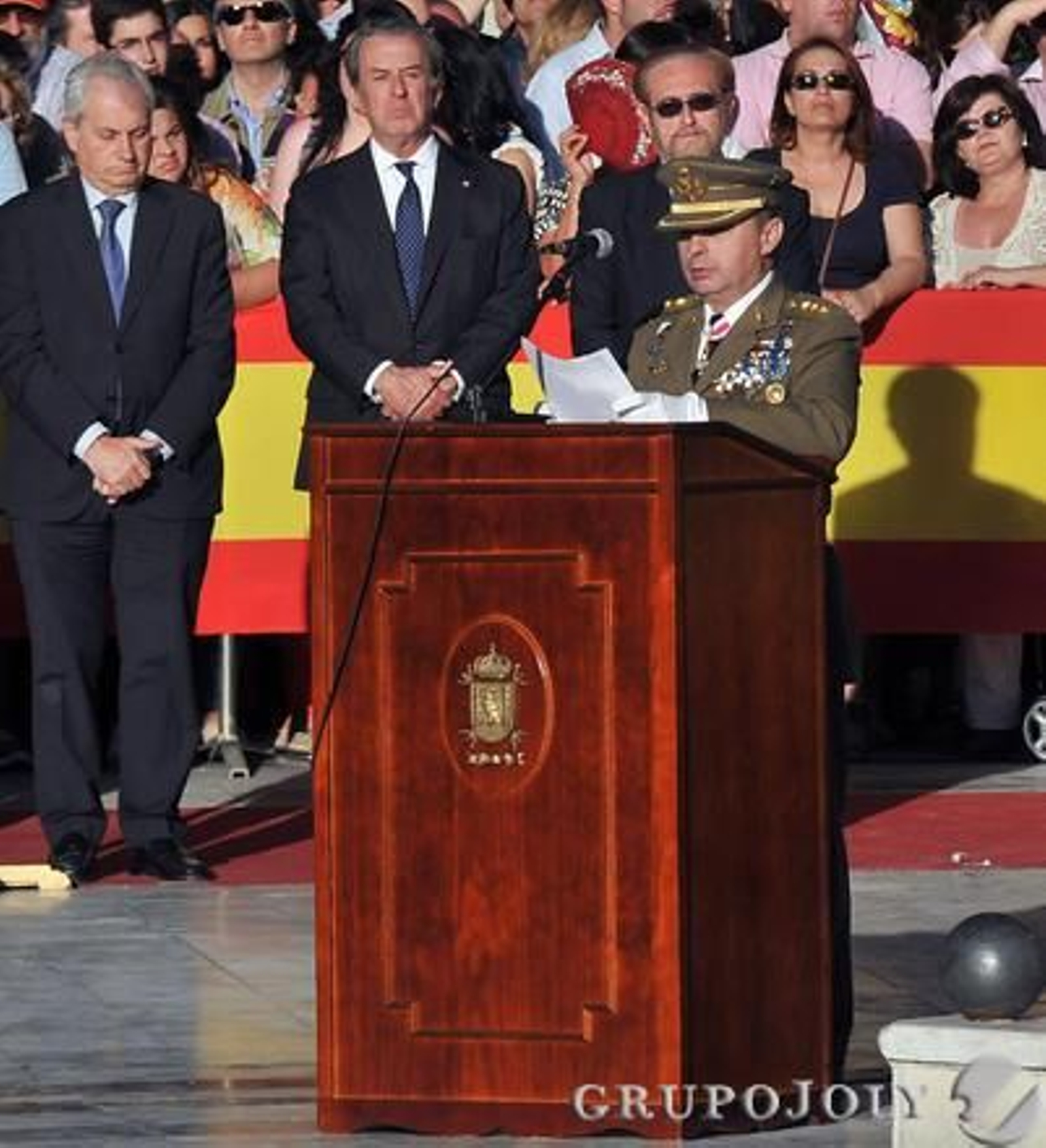 Las imágenes de la jura de bandera y el desfile militar del Día de San Fernando