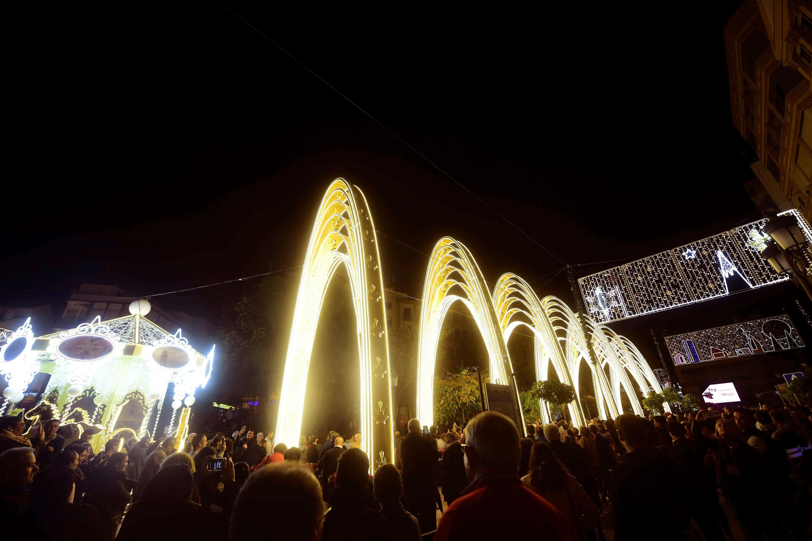 El centro de la localidad de la Campiña Sur, lleno de público.