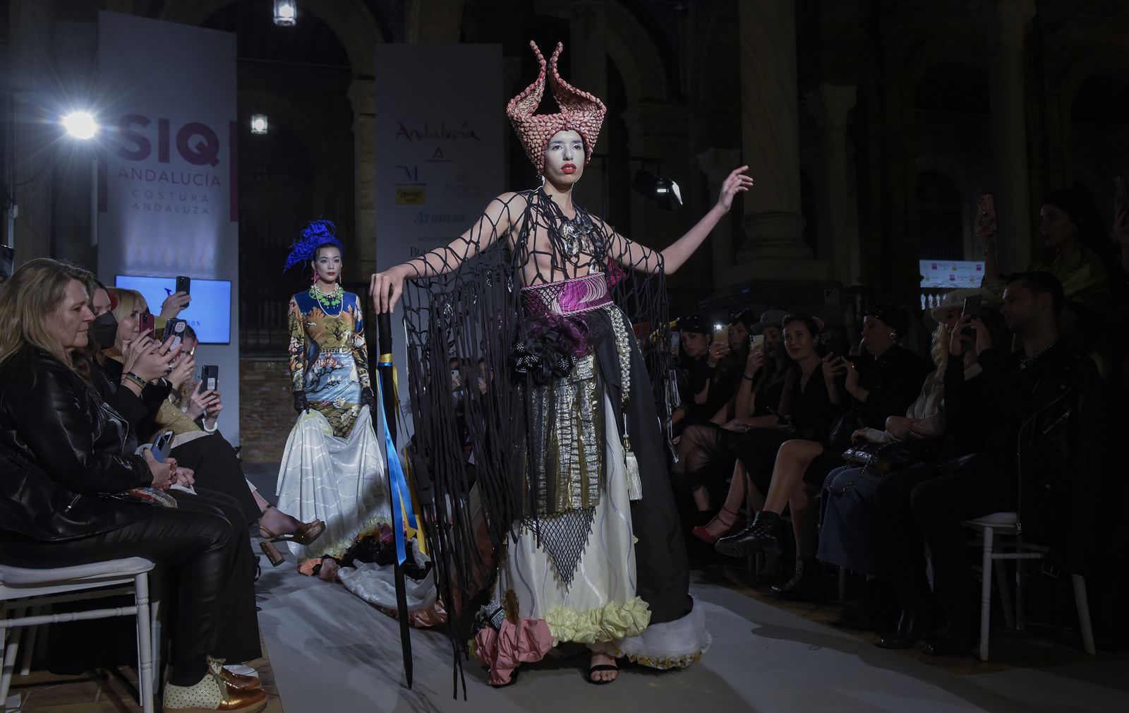 El desfile de Vivascarrión en la pasarela de novia e invitada SIQ 2022, todas las fotos