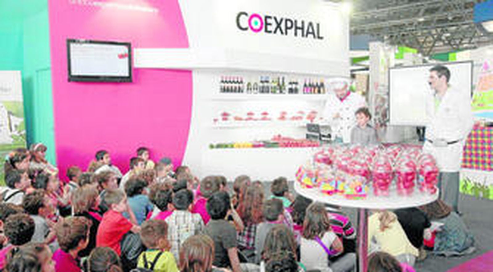 Celebración de una sesión de divulgación entre los niños durante la feria Expoagro, en Roquetas de Mar (Almería).