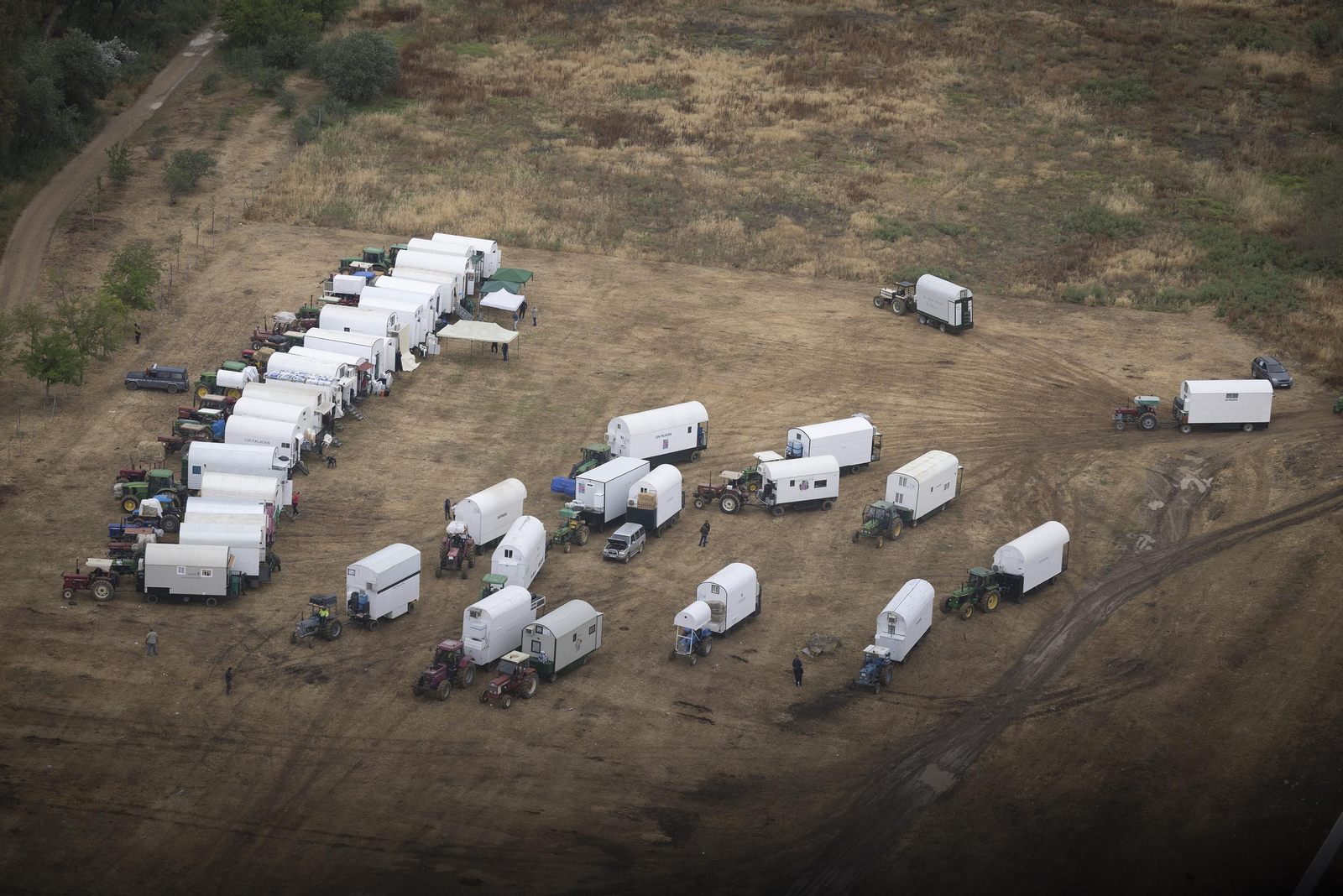 Las impresionantes fotos del camino del Rocío, desde el helicóptero de la Guardia Civil